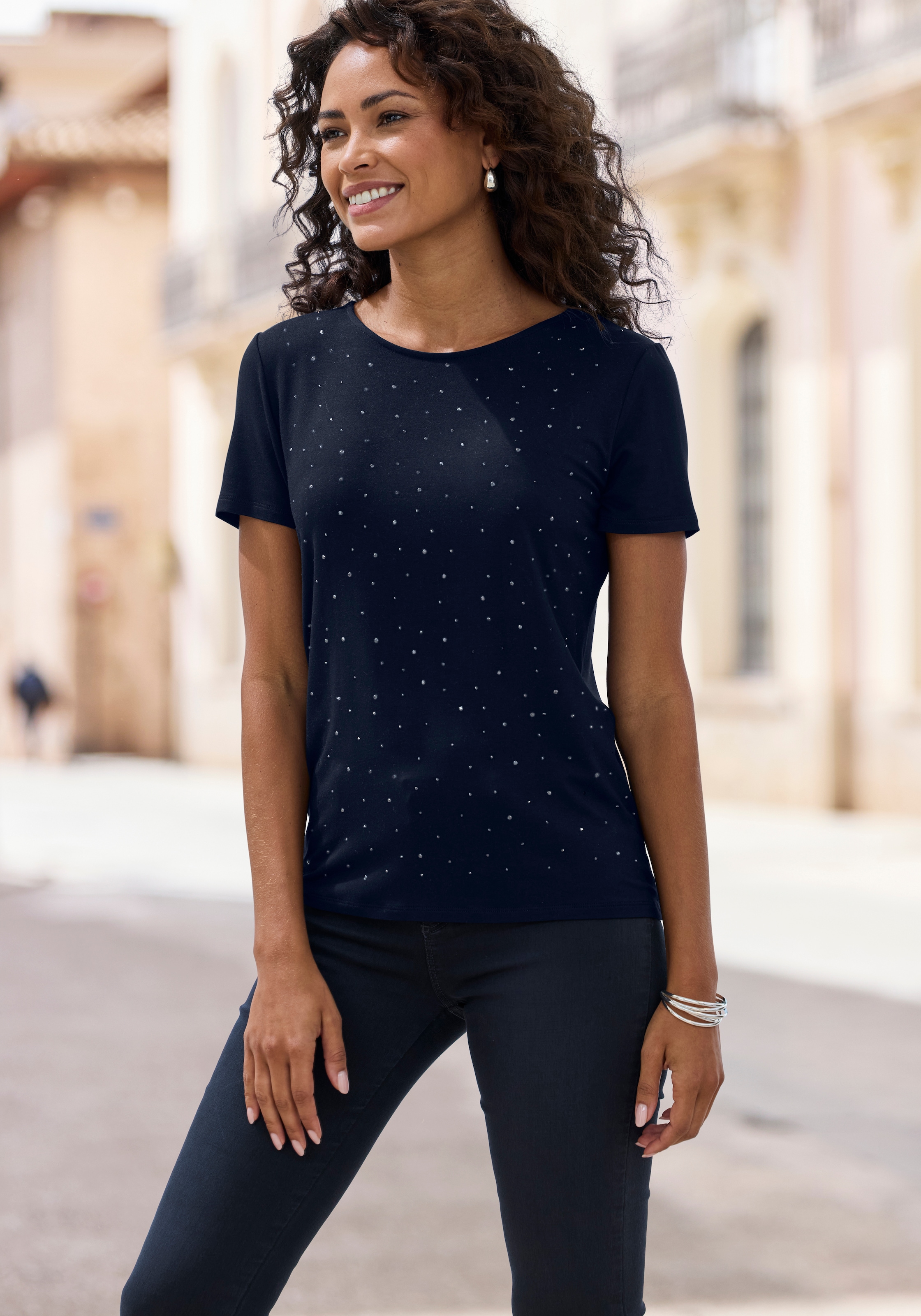 LASCANA T-shirt »mit funkelnden Strass-Steinen vorn« aus weichem Viskose-Stretch