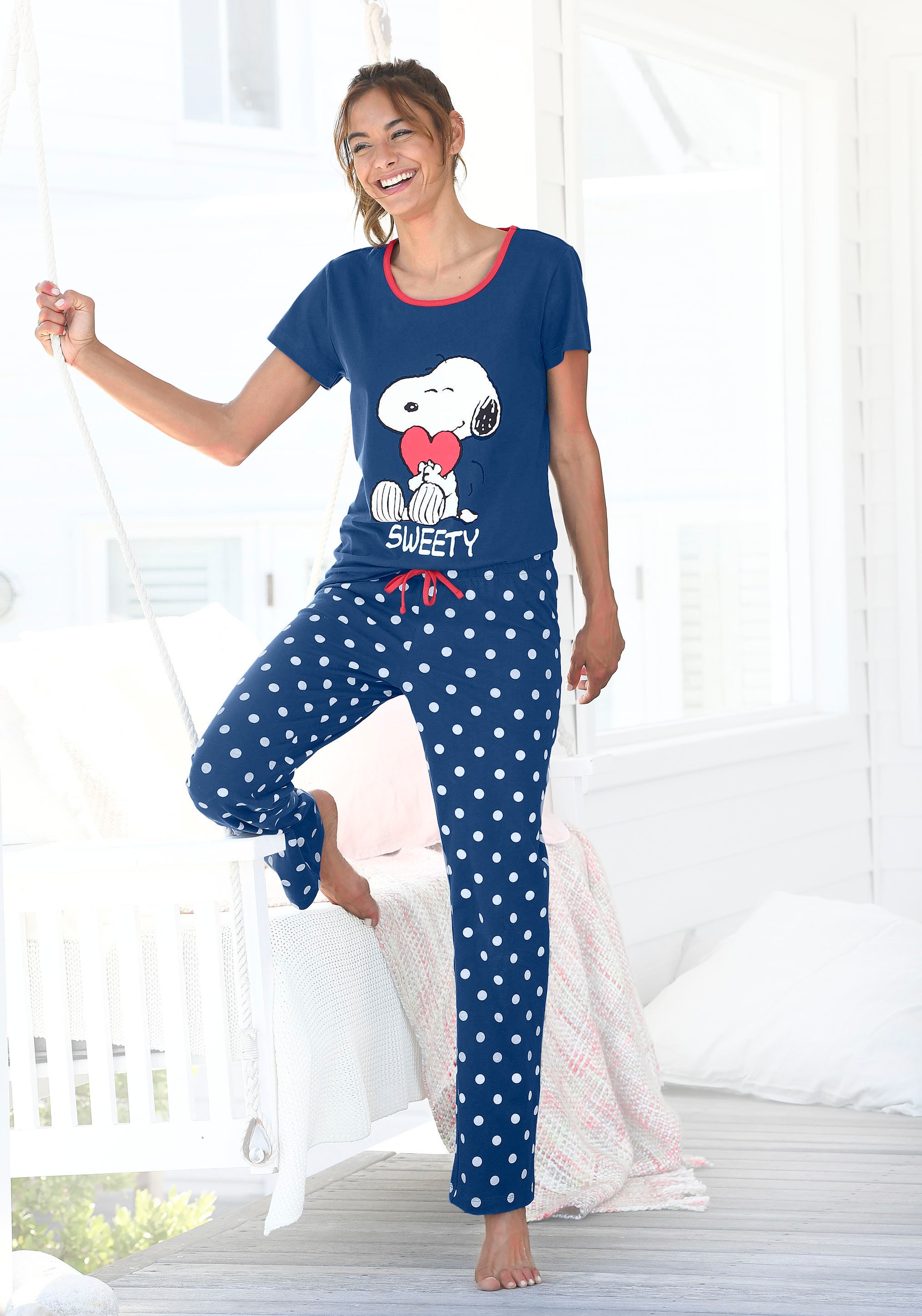 PEANUTS Pyjama, (2 tlg.), mit Snoopy-Druck und Pünktchen-Hose