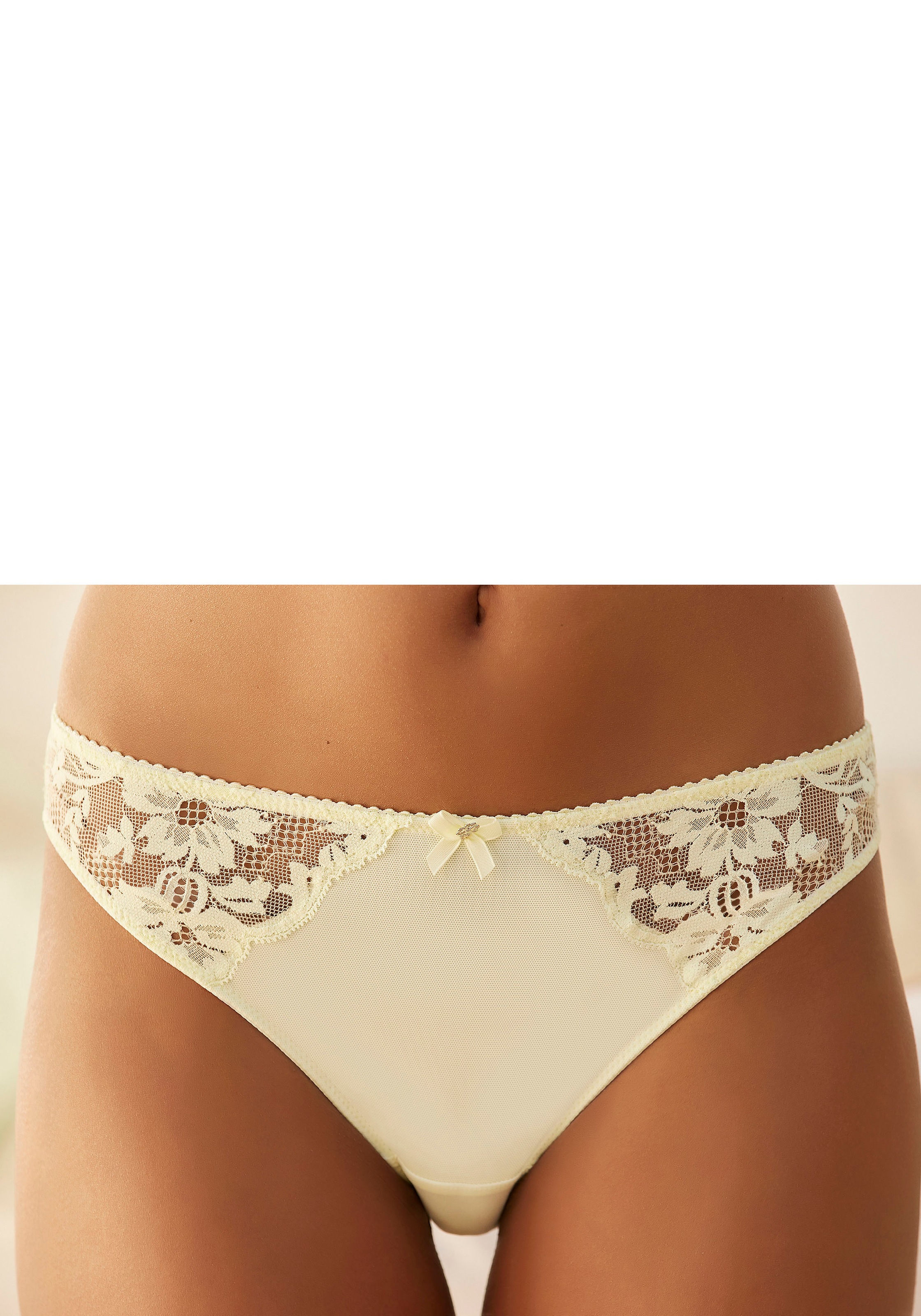LASCANA Tanga, aus floraler Spitze in dezent transparenter Optik