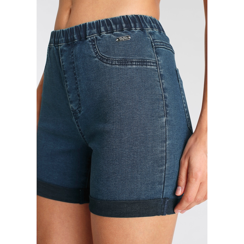 Buffalo Shorts, in elastischem Denim mit zwei Gesässtaschen