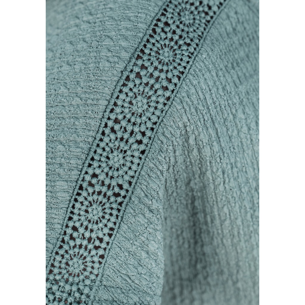 Vivance Kurzarmshirt »mit dekorativem Häkeleinsatz«, aus bügelfreier Crêpe-Qualität