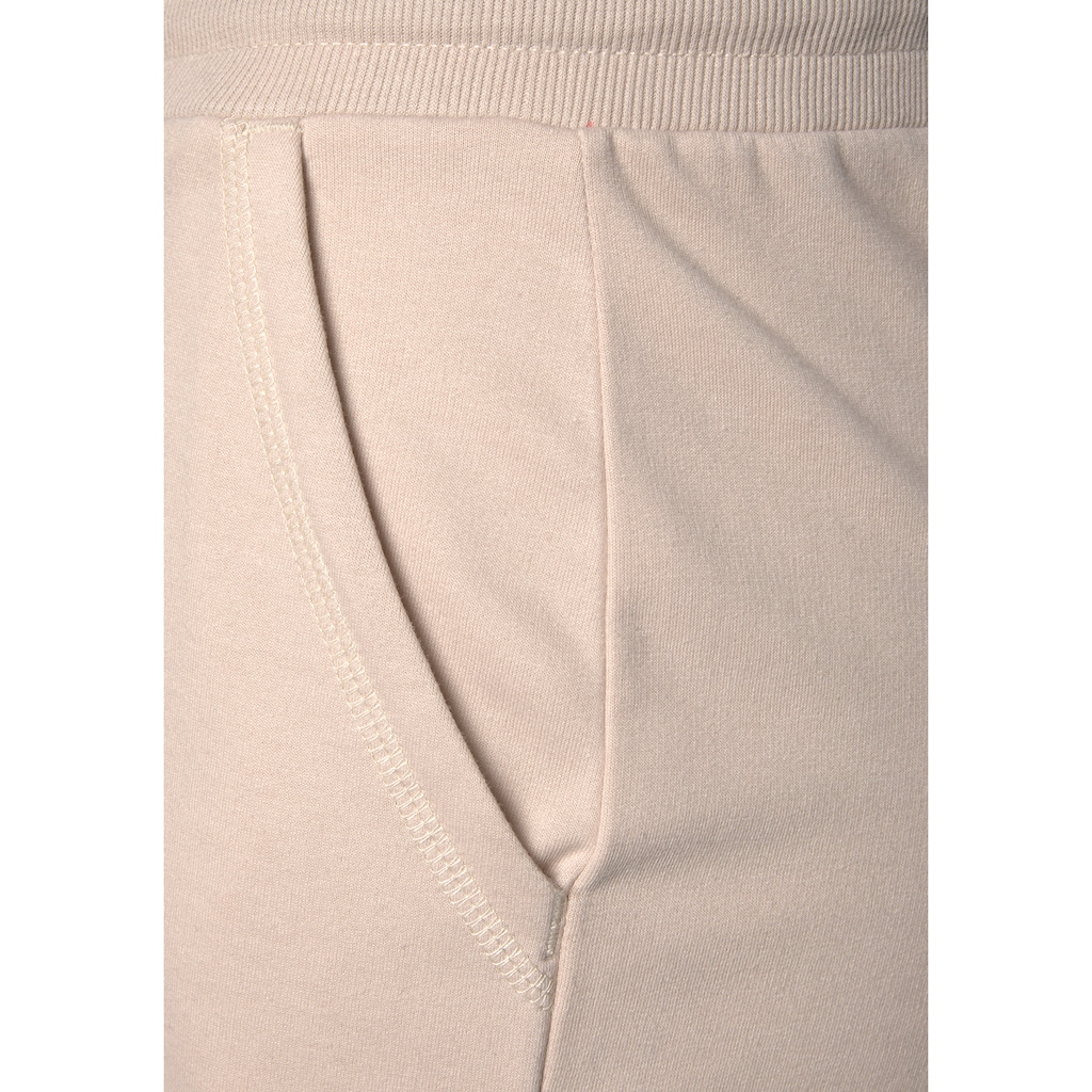 LASCANA Shorts, mit Rippbündchen und Umschlagsaum