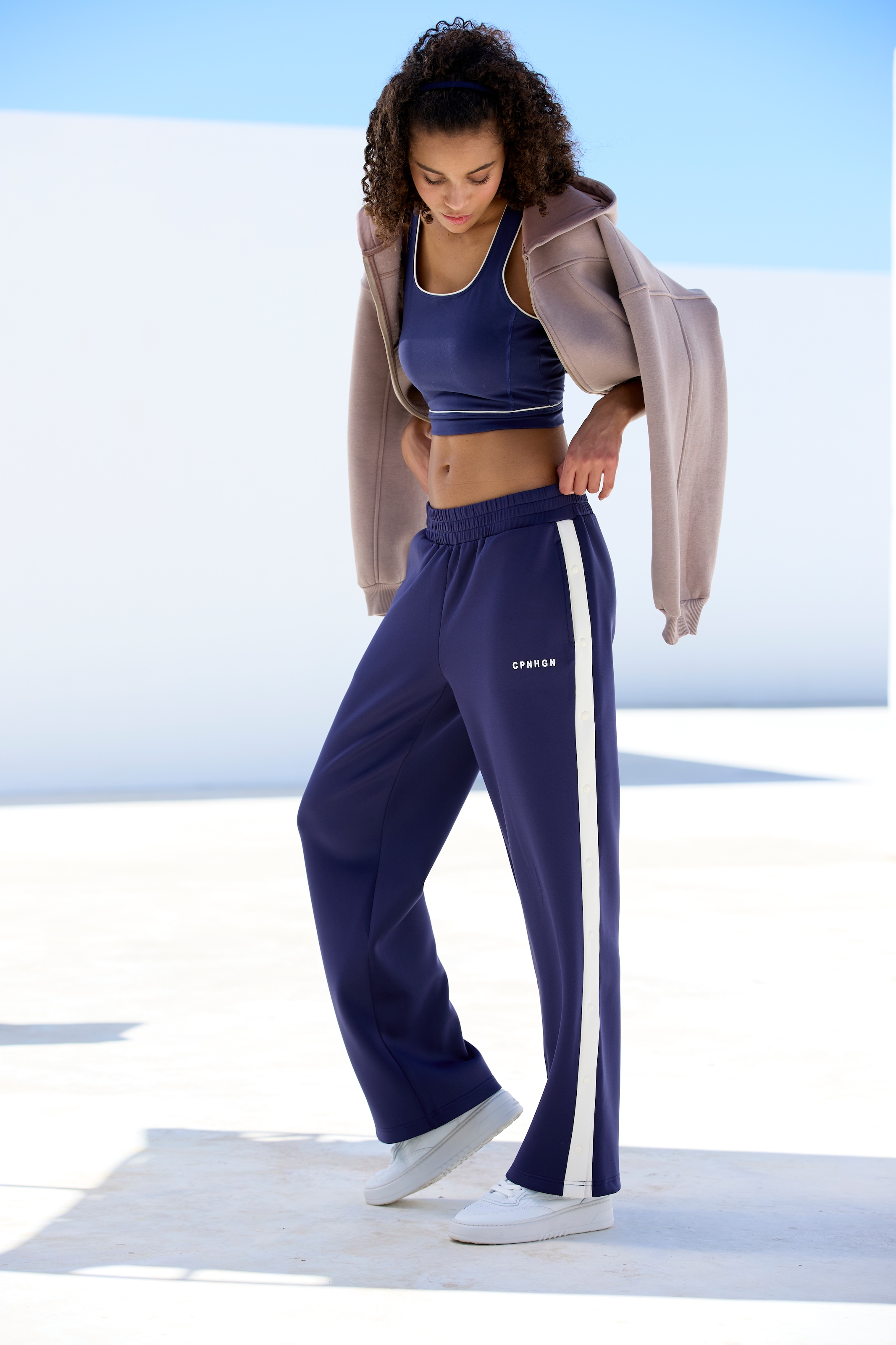 Copenhagen Studios Crop-Top mit überkreuzten Trägern im Rücken