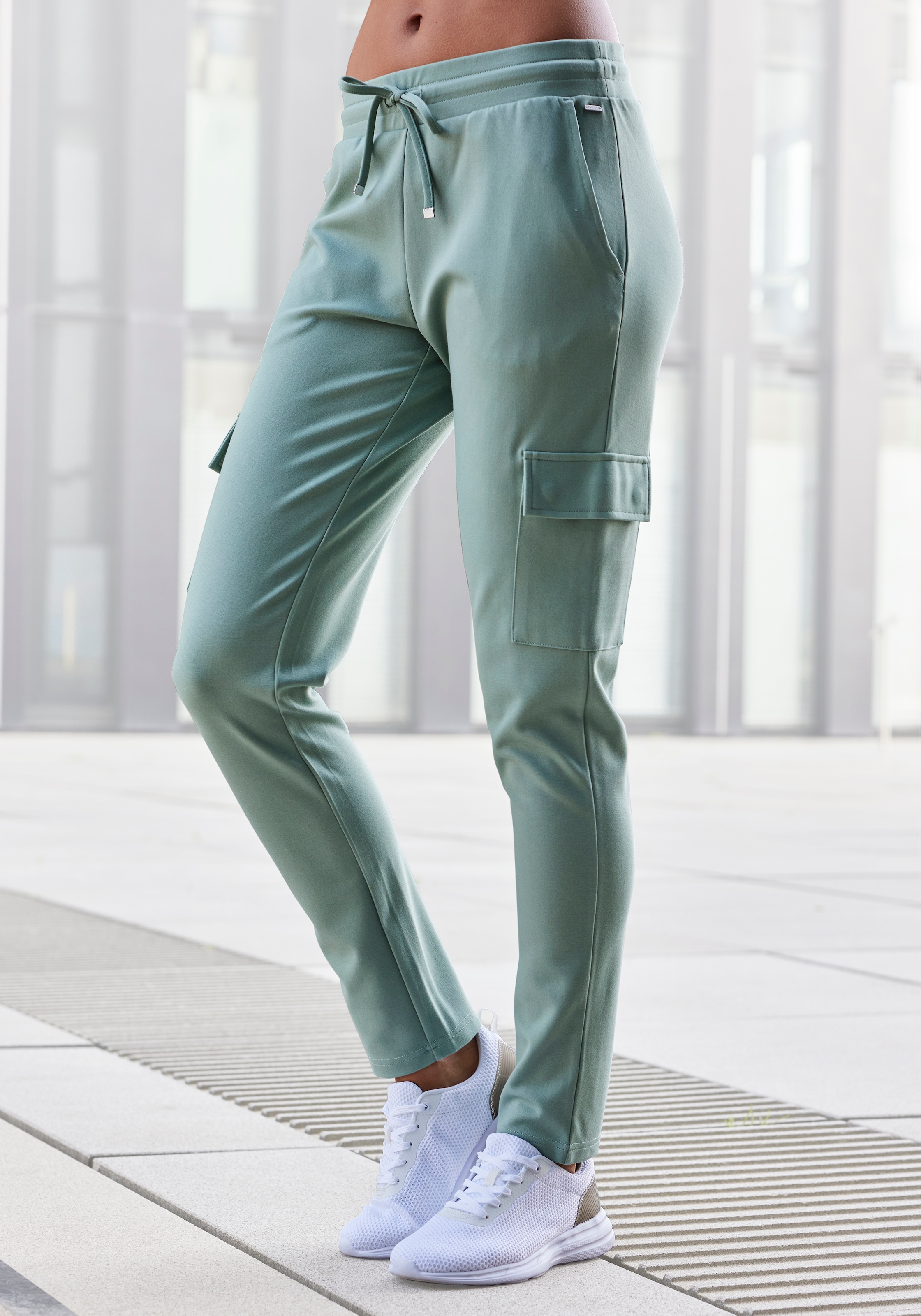 LASCANA Cargohose in weich fliessendem Material, Loungewear