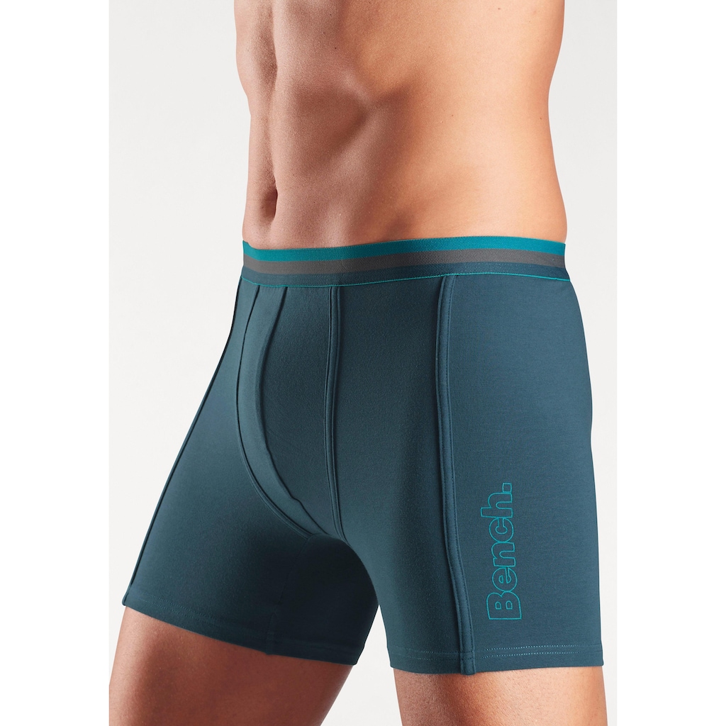 Bench. Langer Boxer, (Packung, 3 St.), Unterhosen mit elastischem Bund und Logodruck auf dem Bein