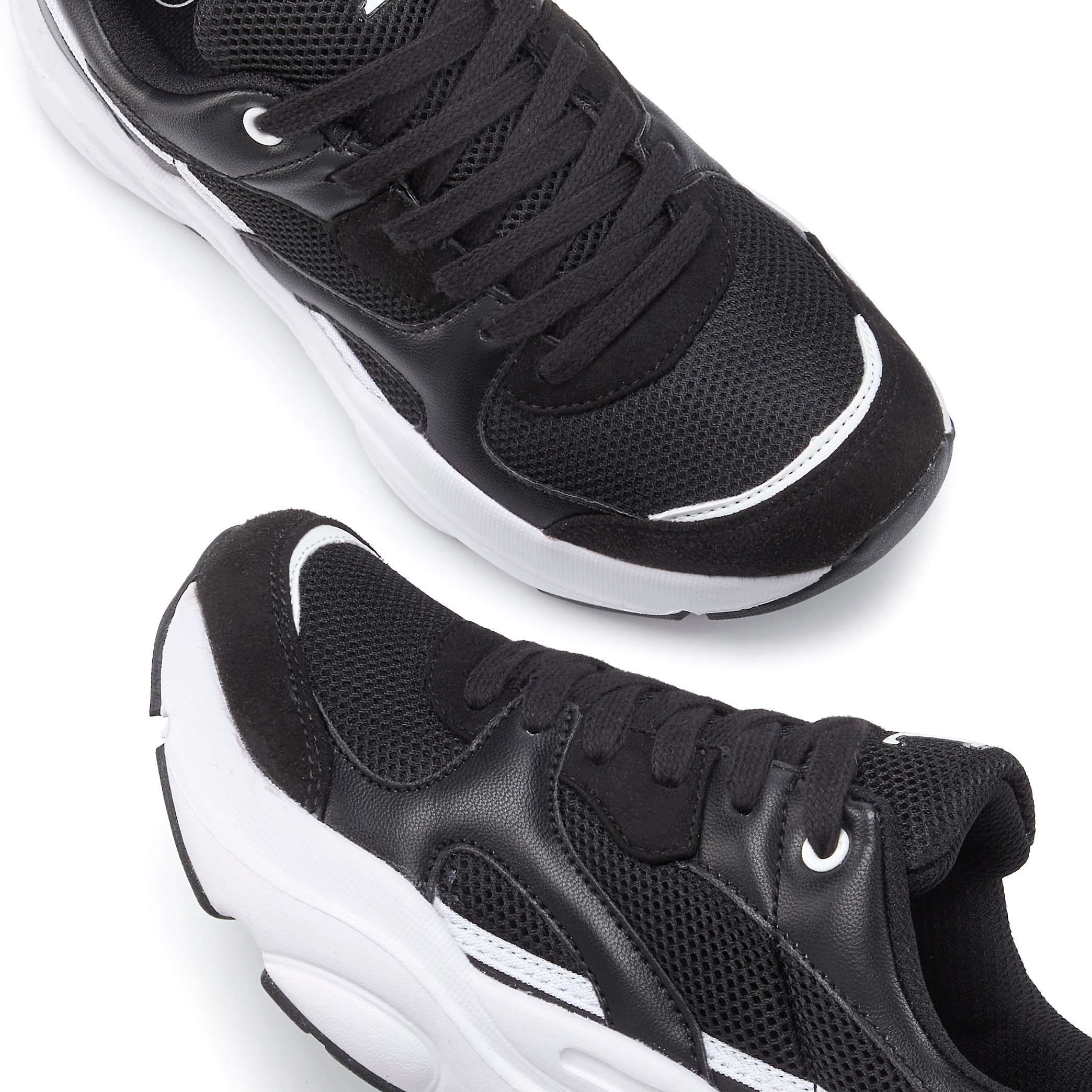 LASCANA Sneaker, mit ultraleichter Chunky-Sohle, Schnürhalbschuh, Freizeitschuh