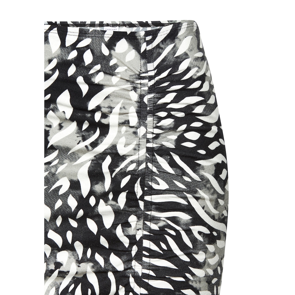 LASCANA Jerseyrock, mit seitlicher Raffung und Schlitz, Midirock im Alloverprint