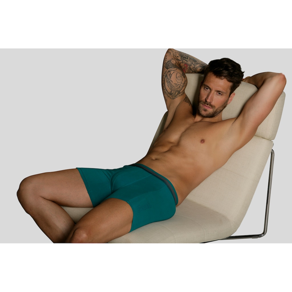 Bench. Langer Boxer, (Packung, 3 St.), Unterhosen mit elastischem Bund und Logodruck auf dem Bein