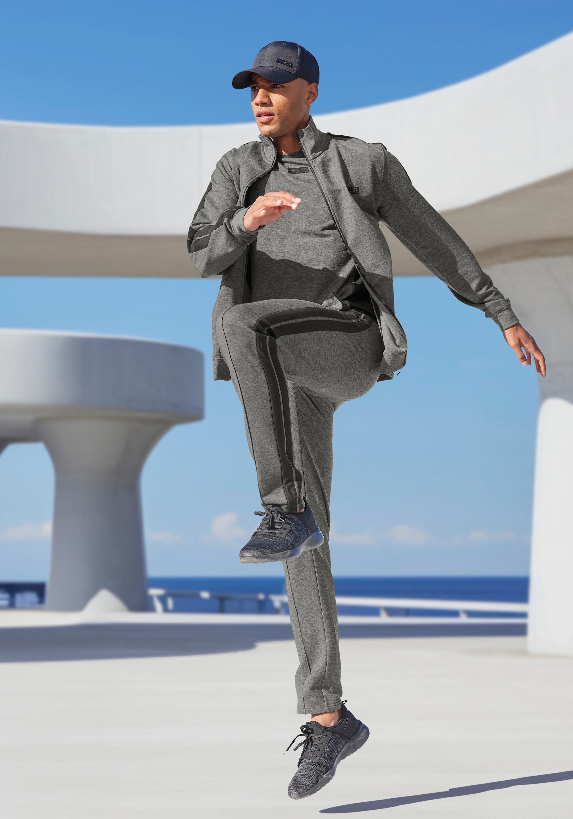 AUTHENTIC LE JOGGER Jogginghose, mit seitlichen Streifen