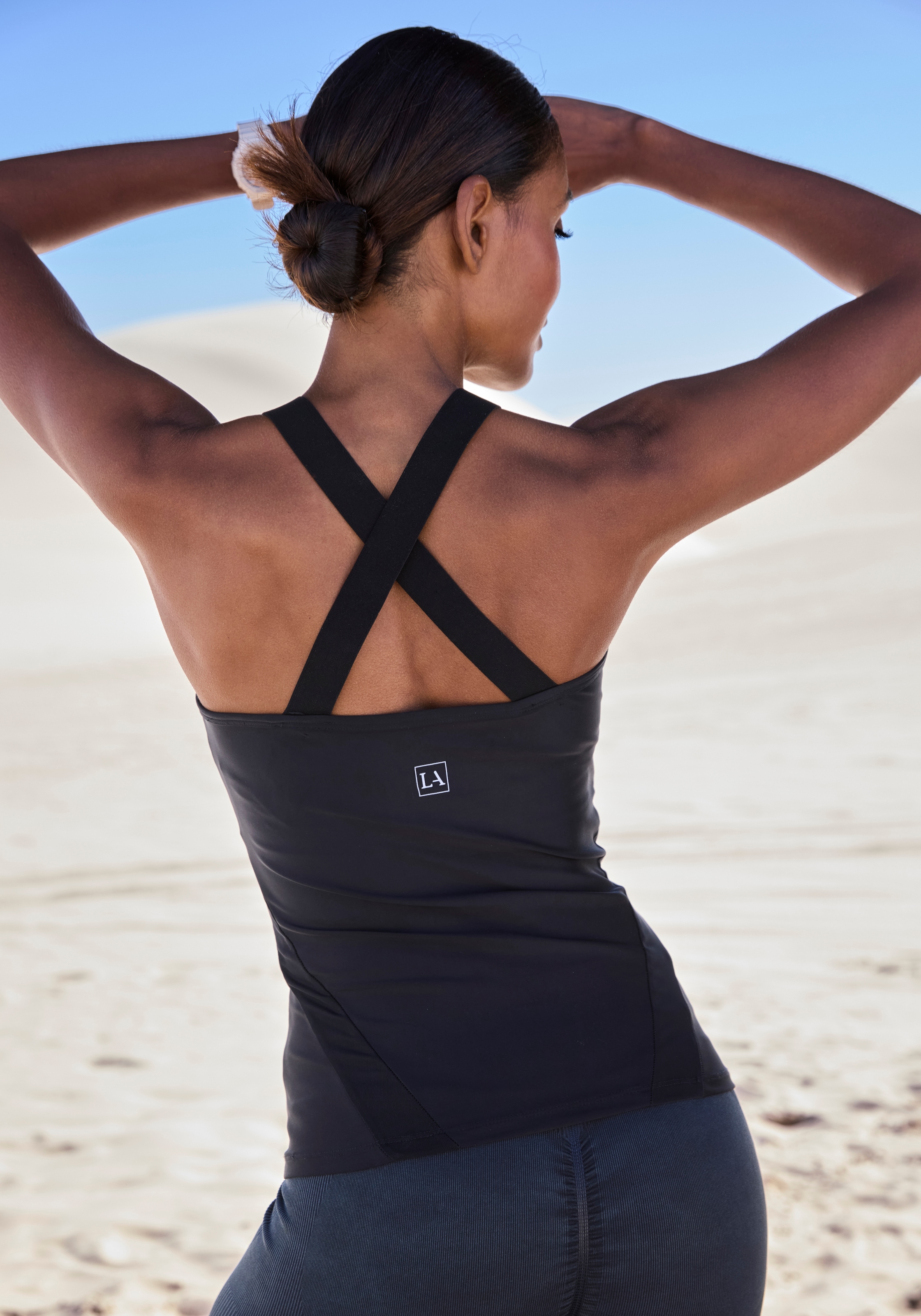 LASCANA ACTIVE Top de sport mit Mesh-Einsatz und gekreuzte Träger im Rücken