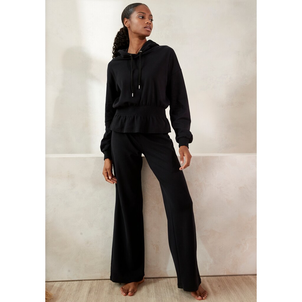 LASCANA Hoodie, mit elastischer Raffung in der Taille, Loungewear