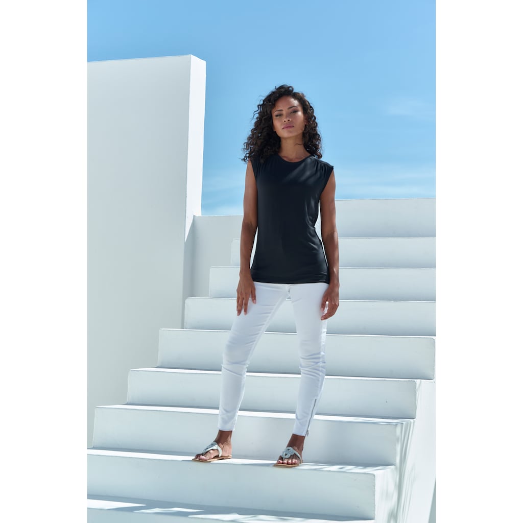 LASCANA Shirttop »mit dekorativer Schulterraffung«, aus weichem Viskose-Stretch