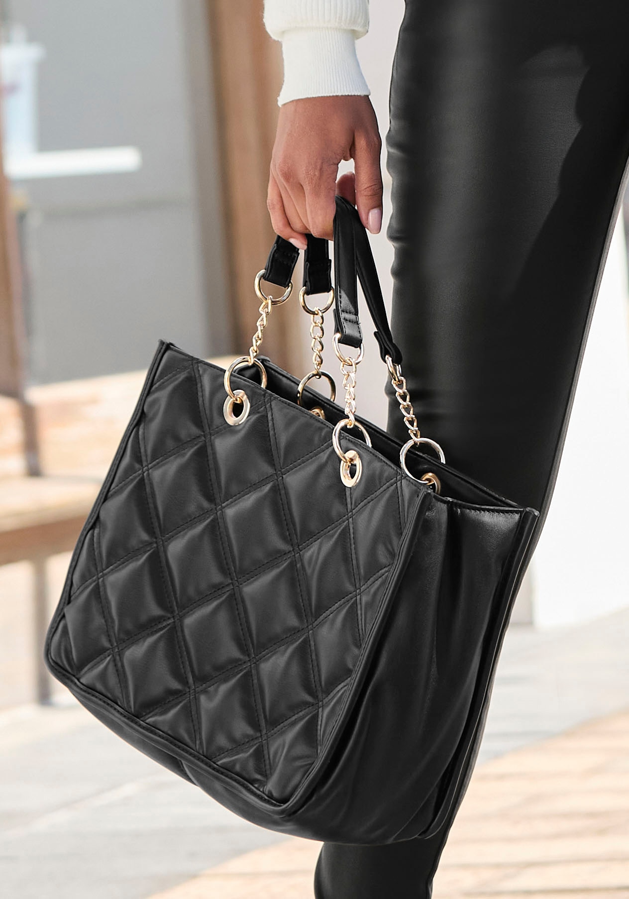 Vivance Sac à main »Henkeltasche, Schultertasche, Minibag, Damentasche« avec matelassage tendance et détails chaîne VEGAN