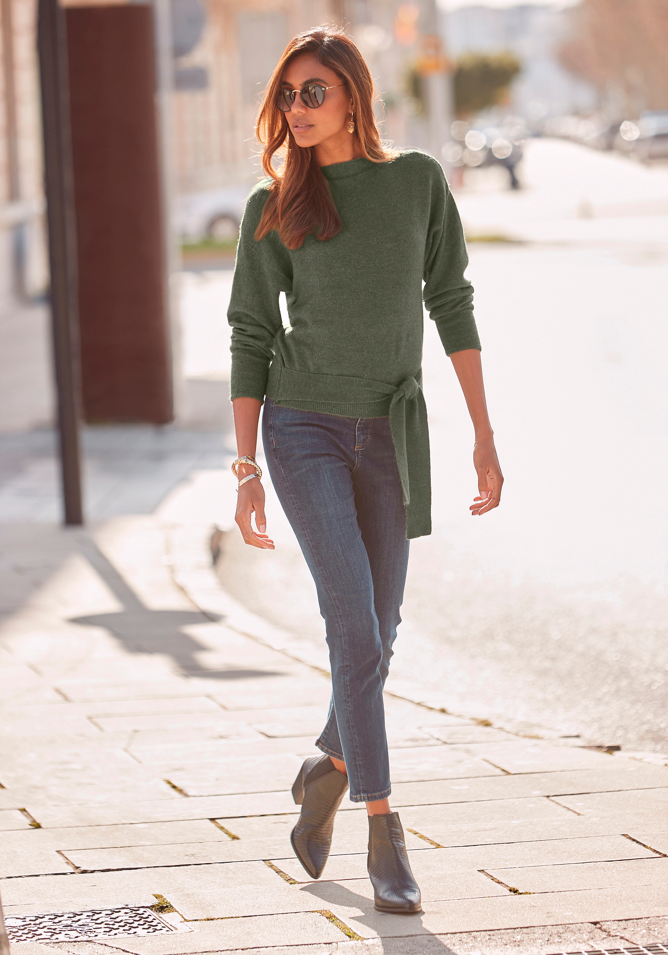 LASCANA Rollkragenpullover mit Bindeband an der Hüfte