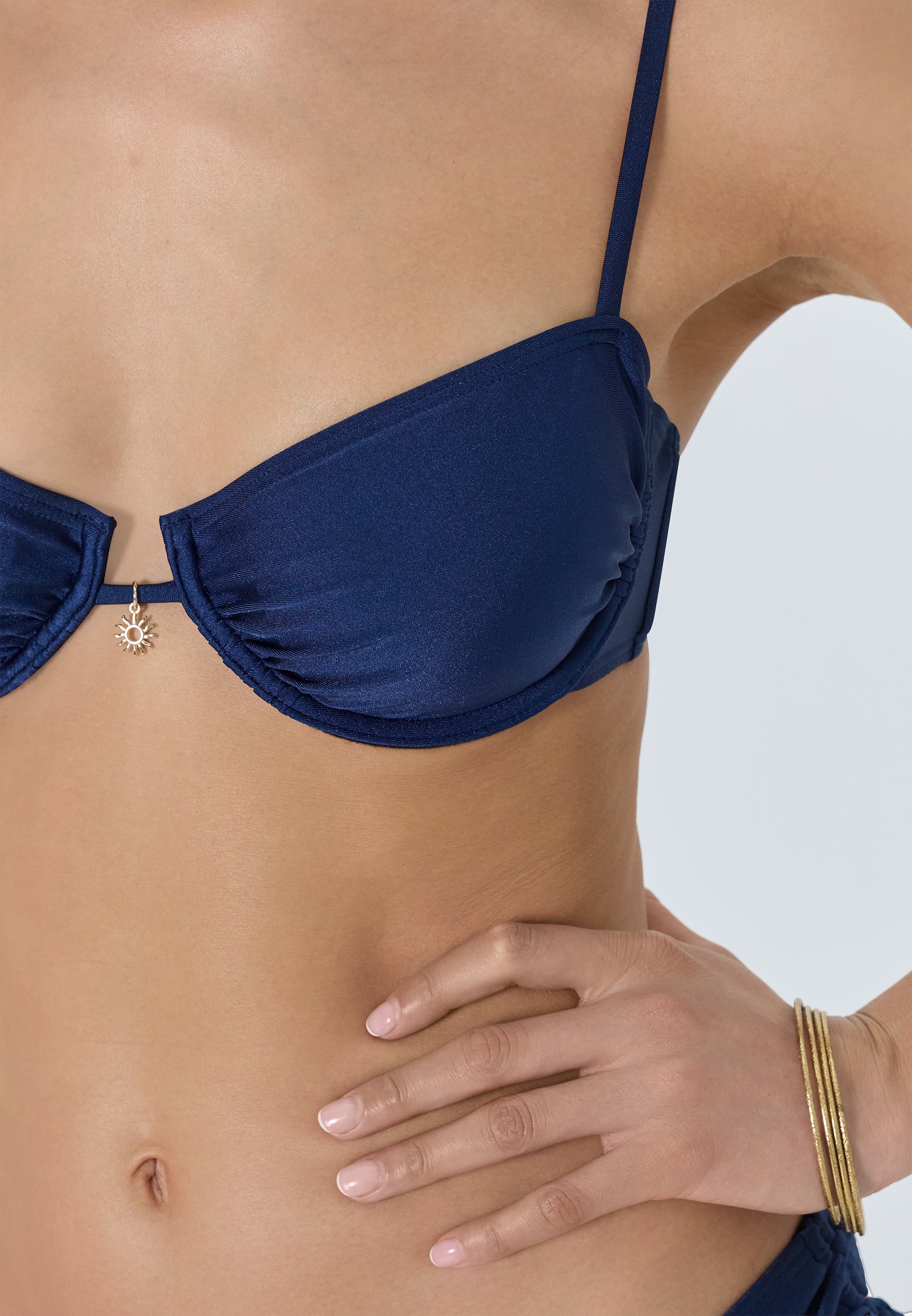 LSCN by LASCANA Bügel-Bikini-Top »Sunny« in trendiger Glanzware