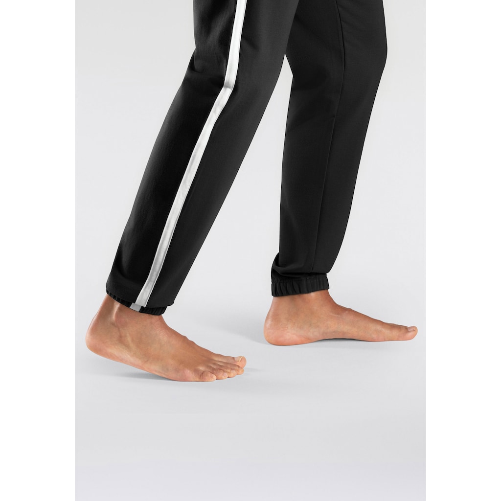 Bench. Loungewear Relaxhose »lange Relaxhose, Sweathose«, aus leichter Sweat-Qualität