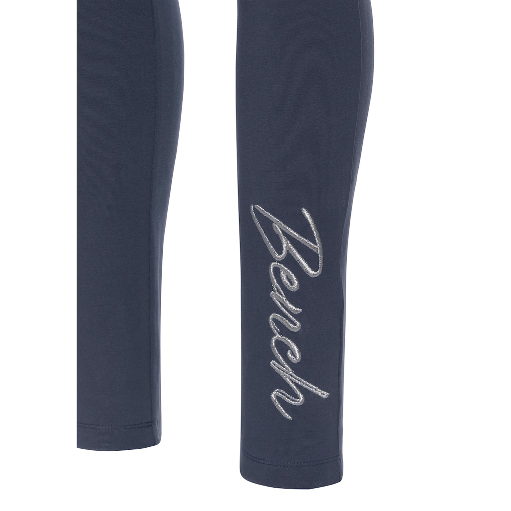 Bench. Loungewear Leggings, mit glitzernder Logostickerei auf dem Bein