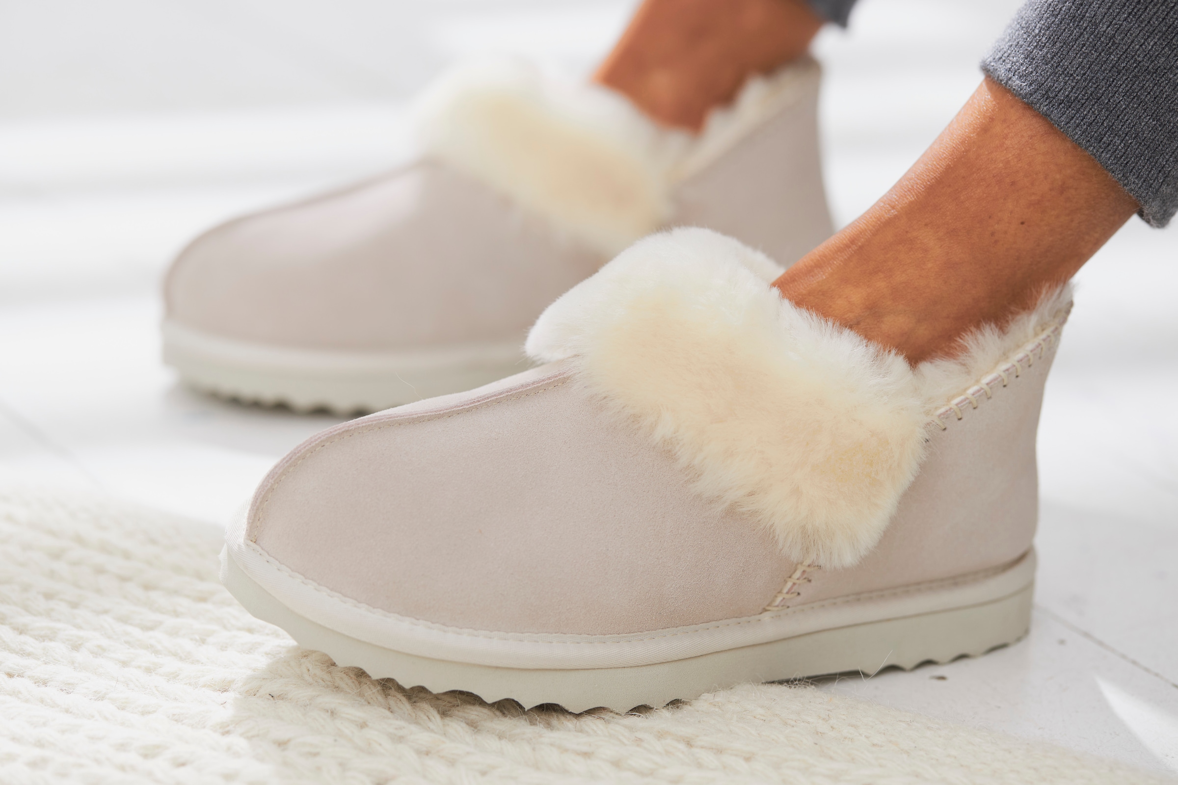 Vivance Hausschuh »Plüsch Hausschuh, Pantolette, Pantoffel, Homeslippers«  Plüsch Hausschuh, Pantolette, Pantoffel aus Lammfell