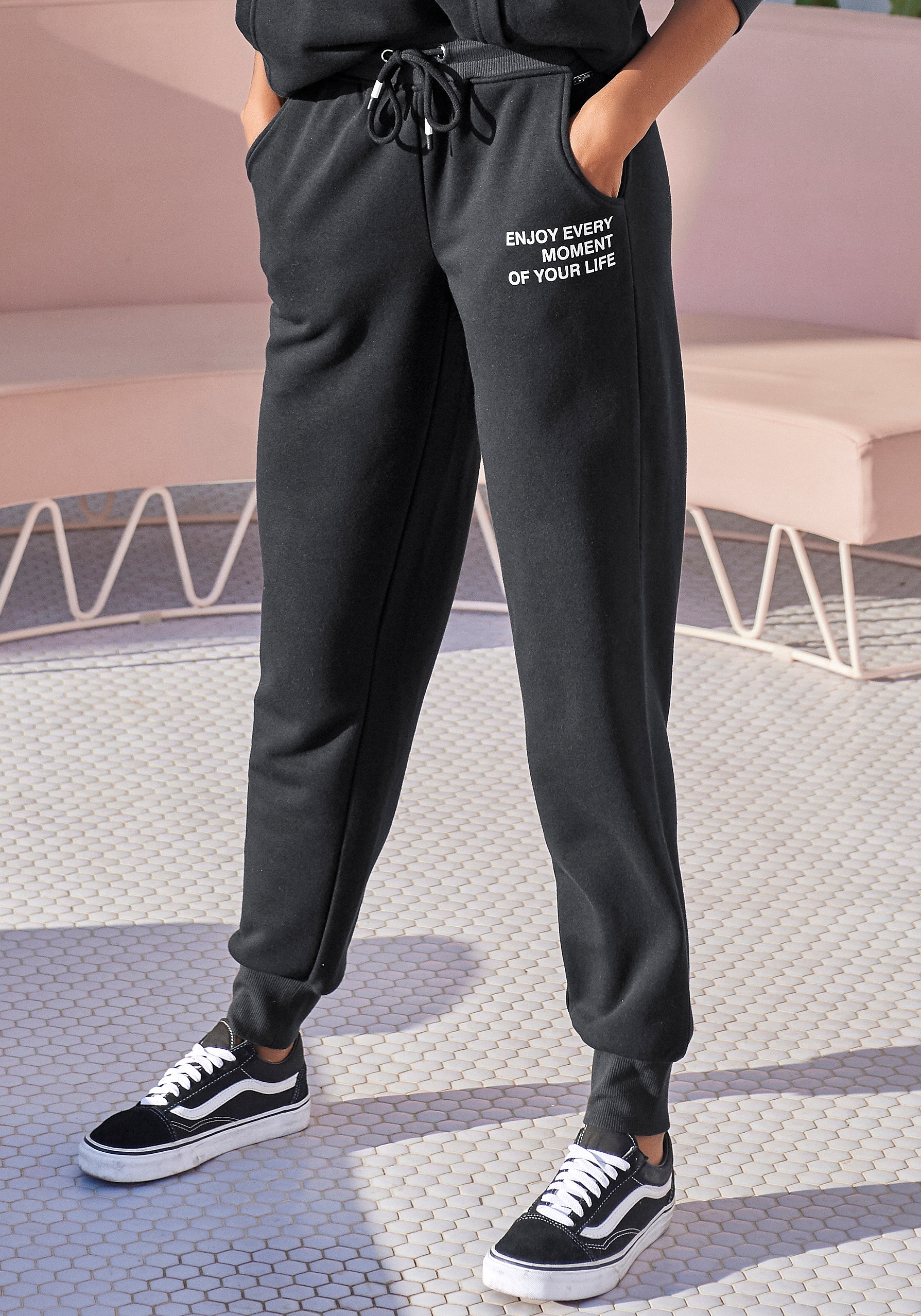 Buffalo Jogginghose, mit seitlichen Eingrifftaschen, Loungeanzug