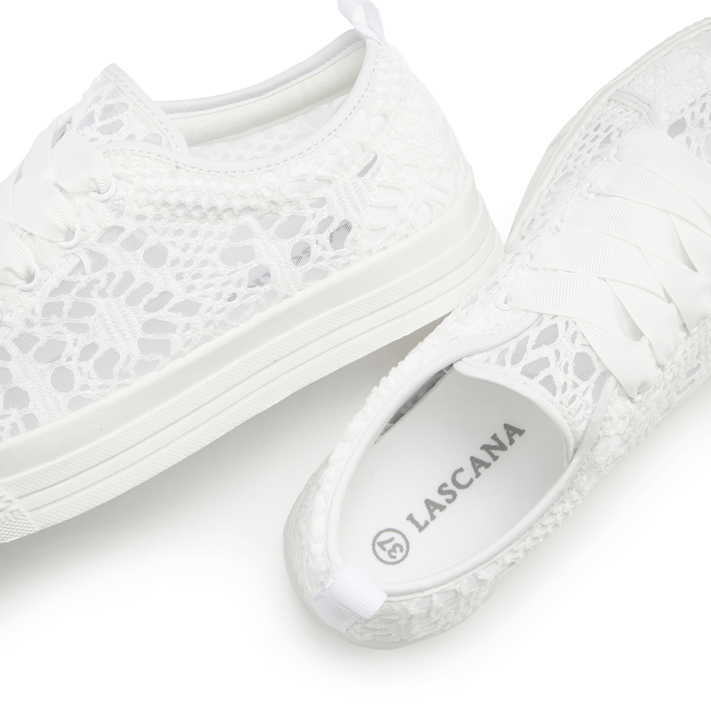 LASCANA Sneaker, mit leichter Plateausohle und Spitze, Schnürhalbschuhe, Freizeitschuhe