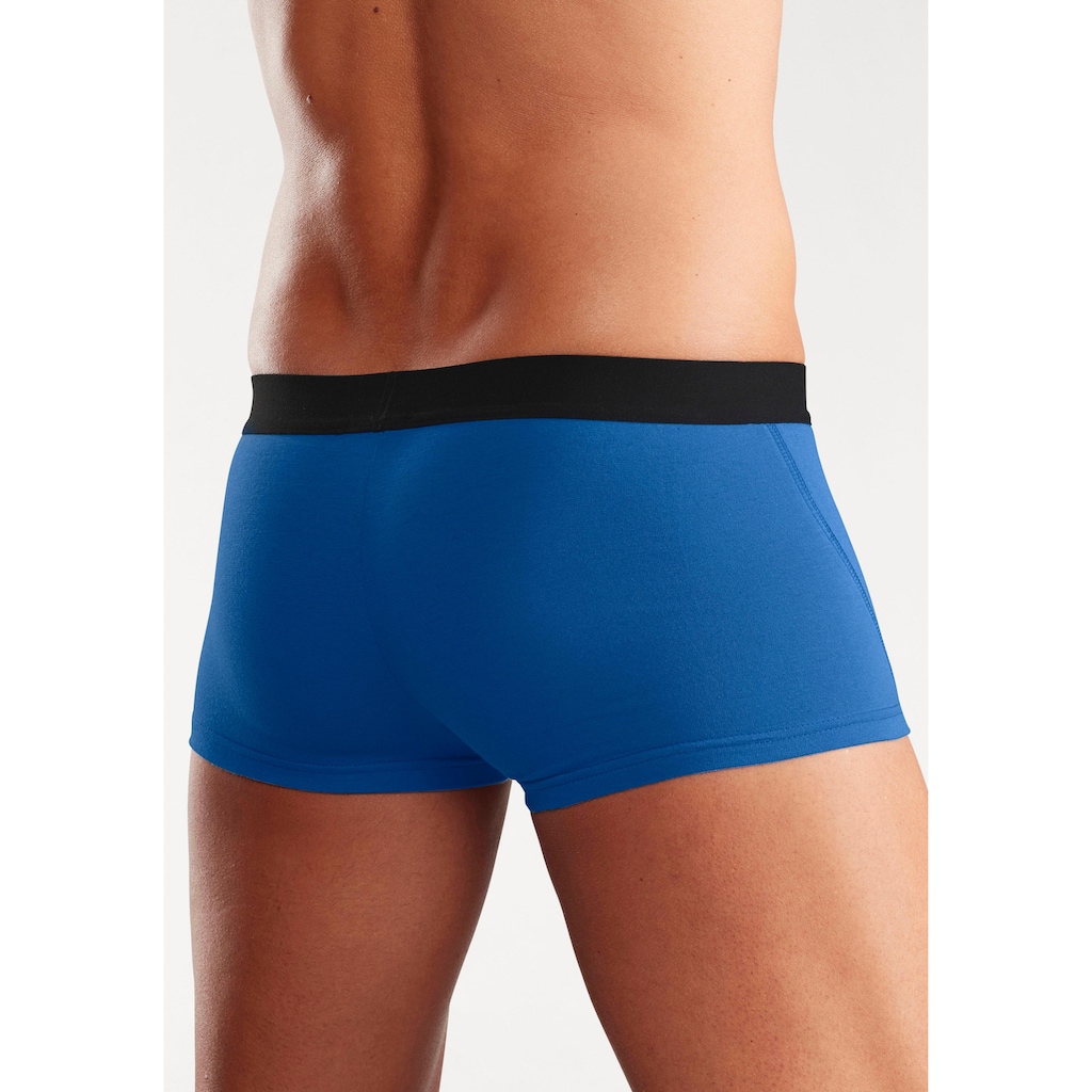 Bruno Banani Hipster, (Packung, 4 St.), knapp sitzende Boxershorts mit Logo Webbund aus Baumwollmischung