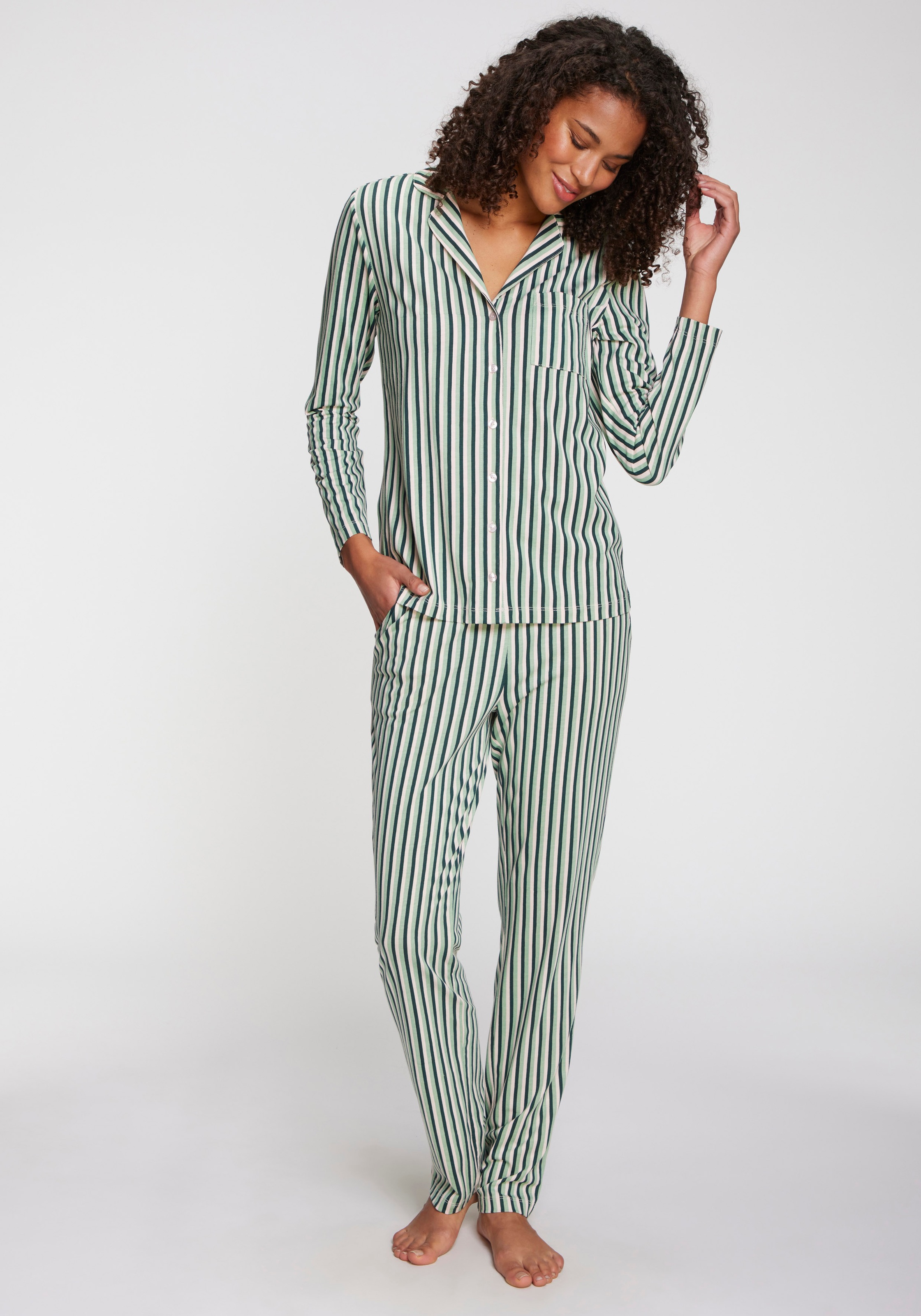 s.Oliver Pyjamaoberteil mit schönem Alloverprint