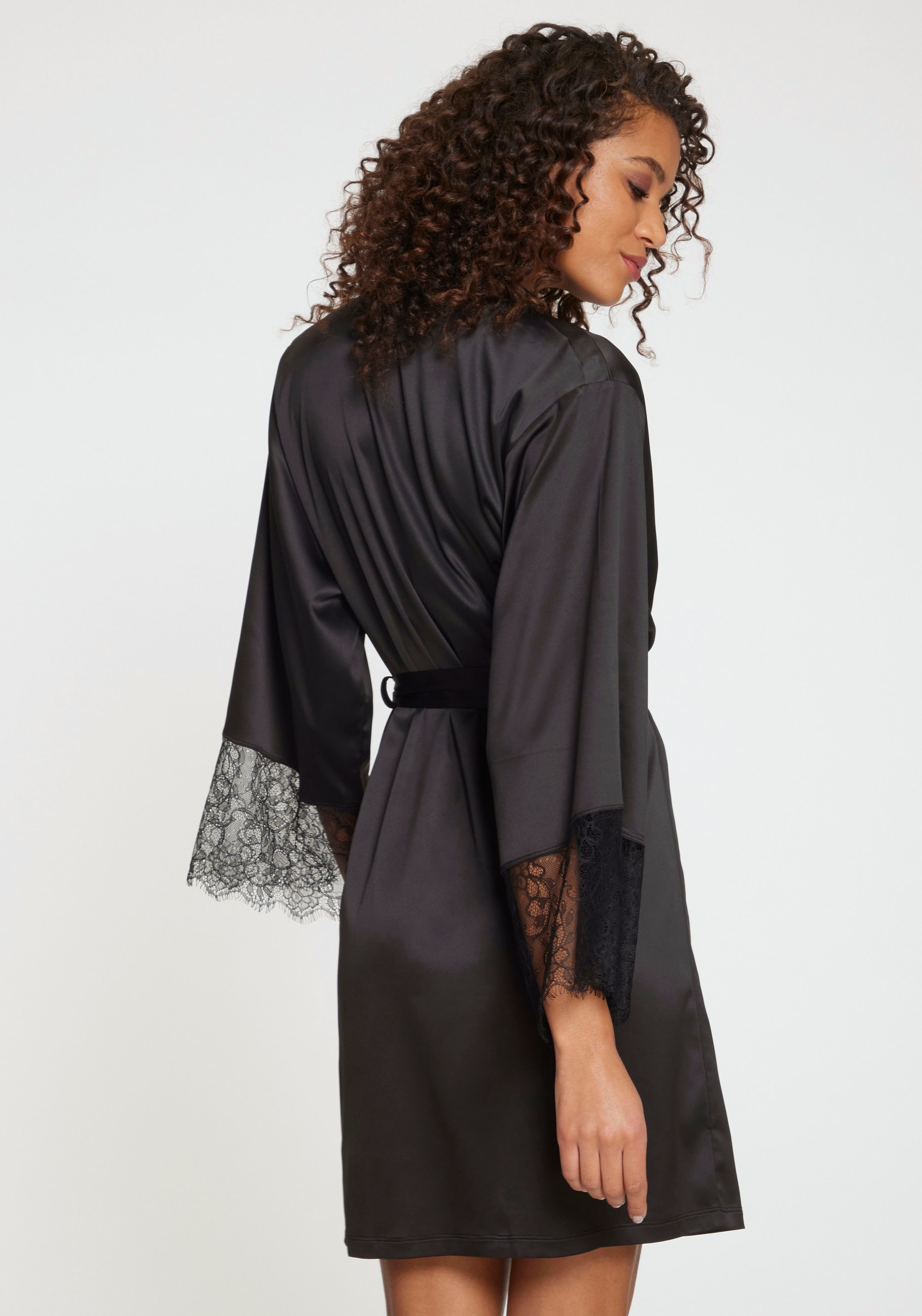 LASCANA Kimono, (1 St.), mit Spitze an den Ärmeln