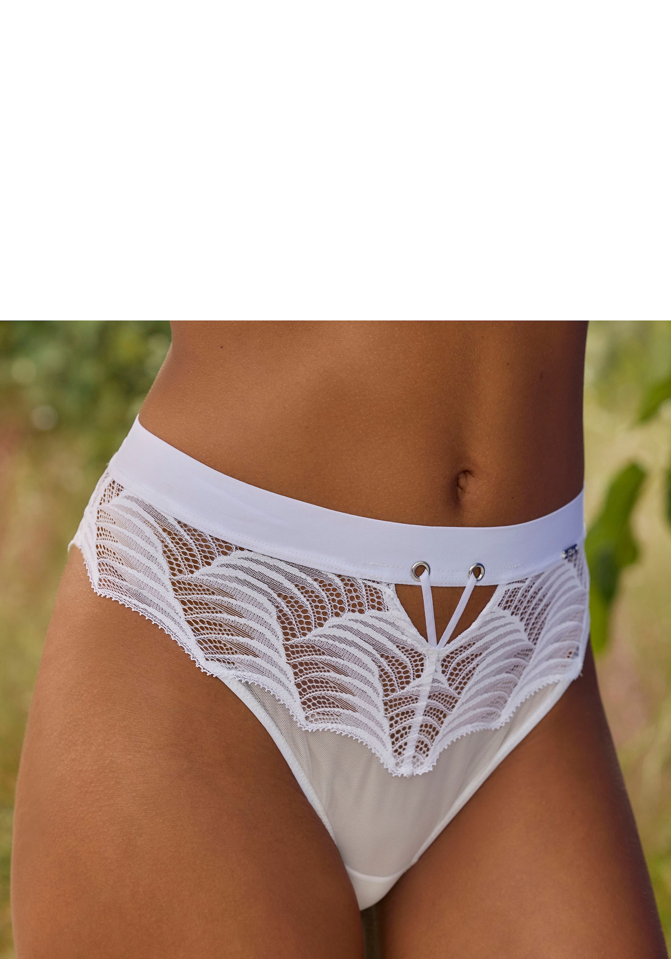 LASCANA String »Marla« aus Spitze mit modischer Bänder-Optik