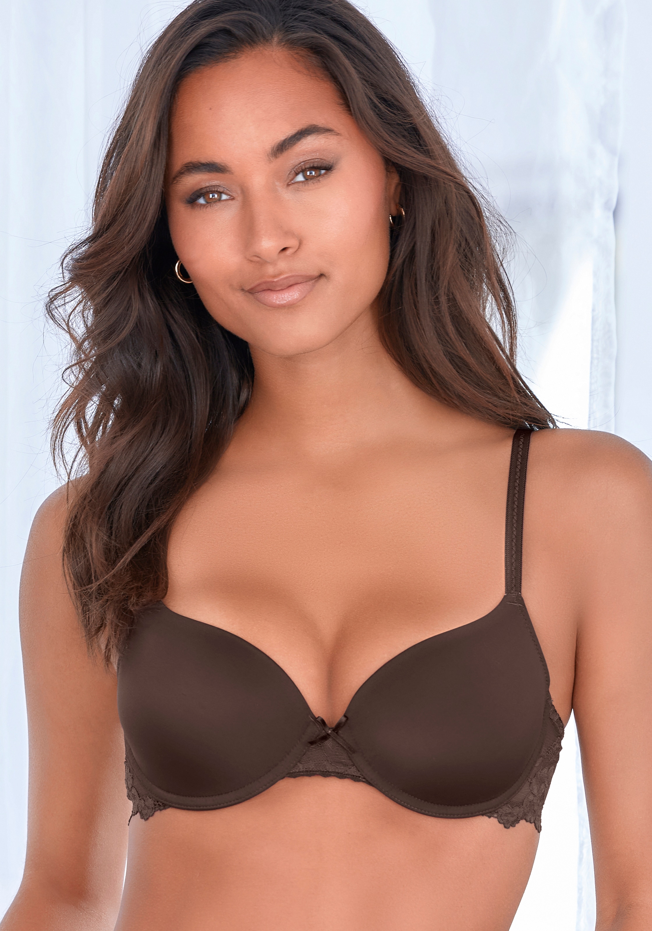 LASCANA Schalen-BH »Vittoria« mit Bügel und Rücken aus floraler Spitze