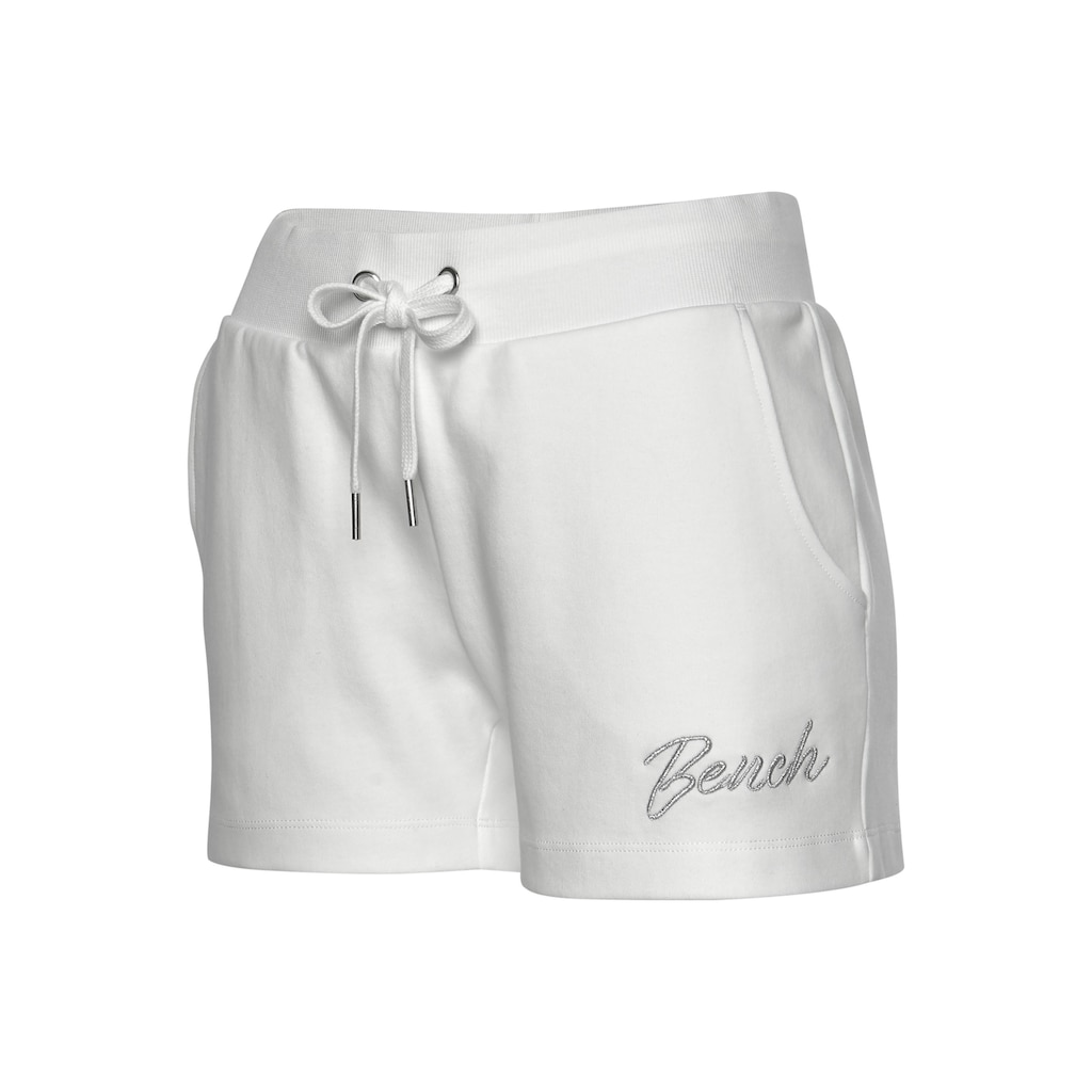 Bench. Loungewear Relaxshorts, mit kleiner glänzenden Logostickerei, Loungeanzug