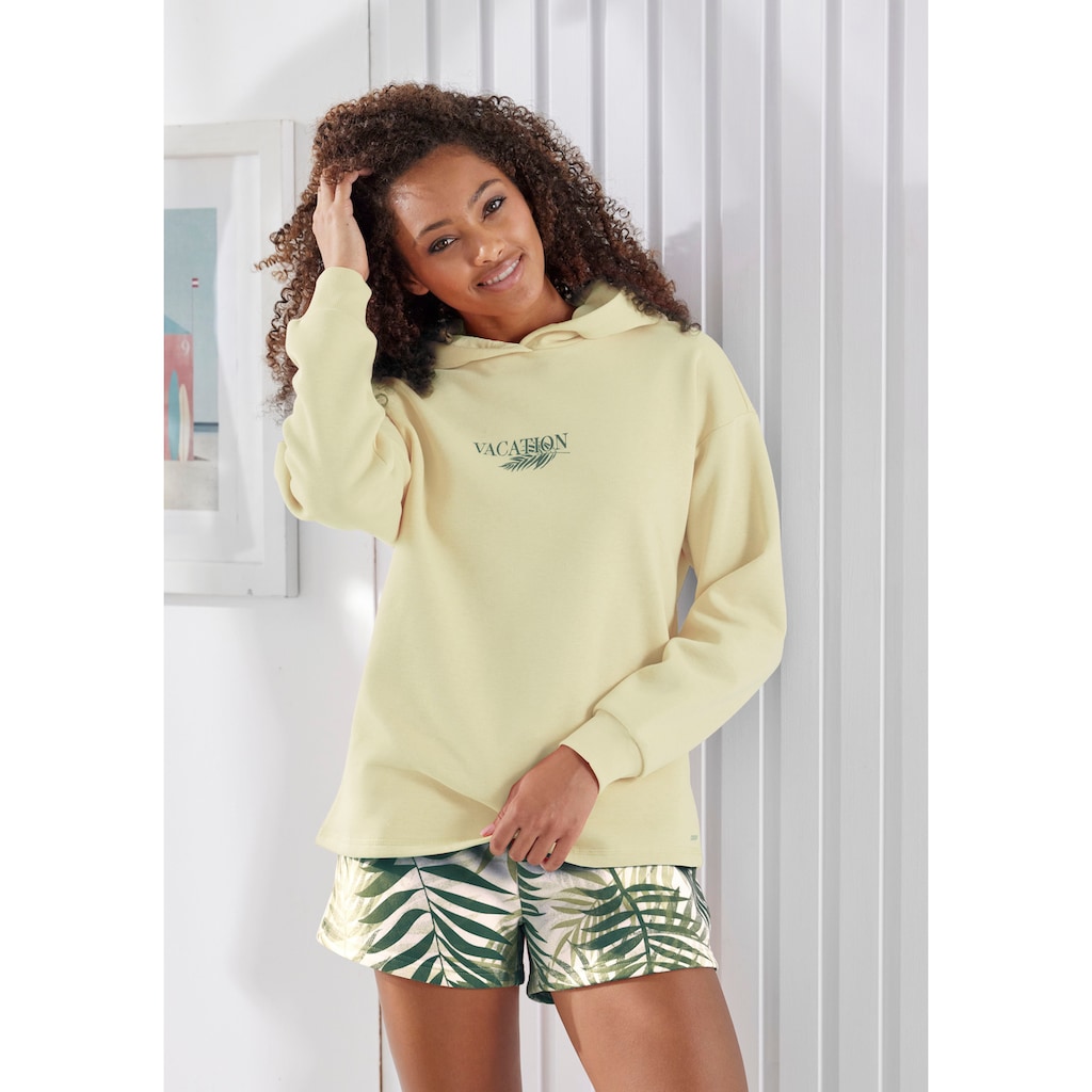LASCANA Sweatshorts, Loungeshorts im schönen Allover-Blätterdruck, Loungewear