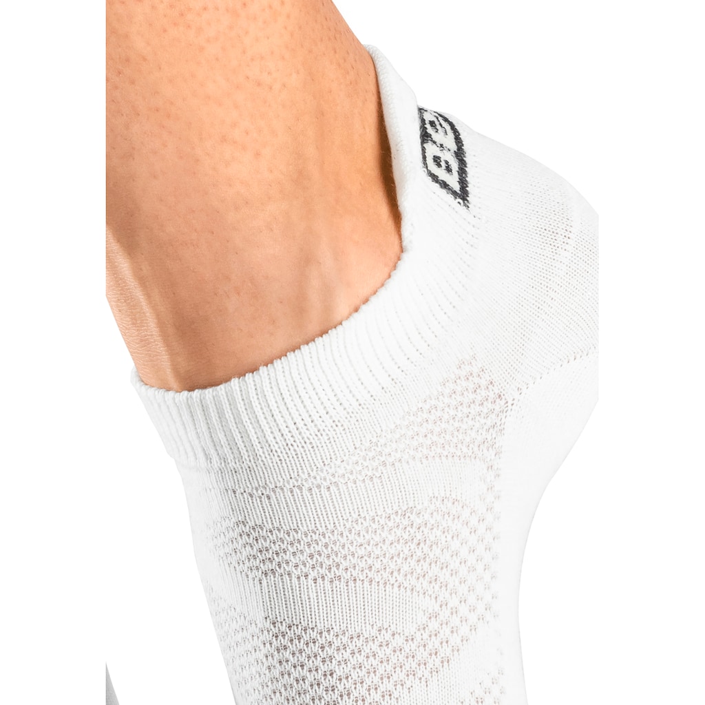 Bench. Sneakersocken, (Packung, 6 Paar), mit Lüftungskanälen in Netzstruktur