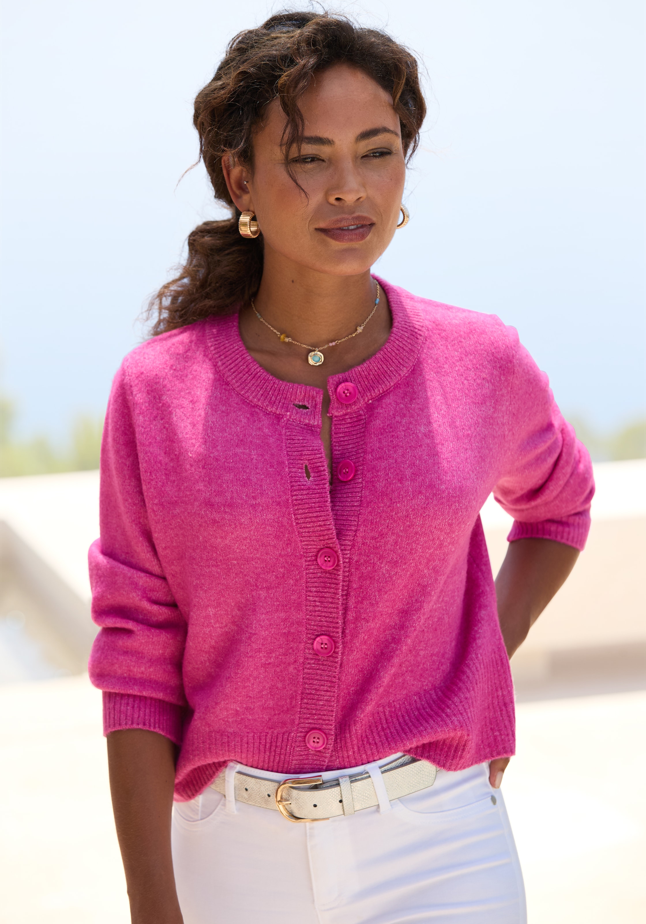 LASCANA Veste en tricot »in leicht verkürzter Form mit breitem Rippstrickbündchen« en tricot tout doux