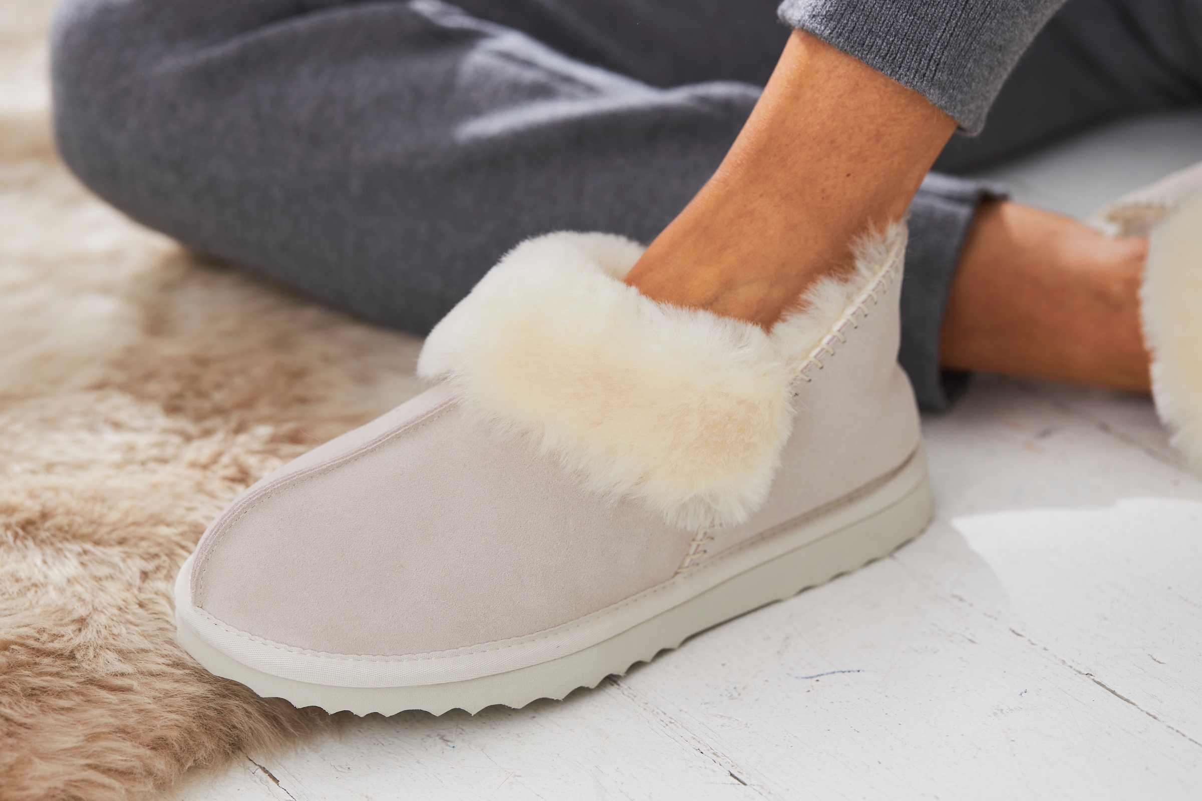 Vivance Hausschuh »Plüsch Hausschuh, Pantolette, Pantoffel, Homeslippers«  Plüsch Hausschuh, Pantolette, Pantoffel aus Lammfell