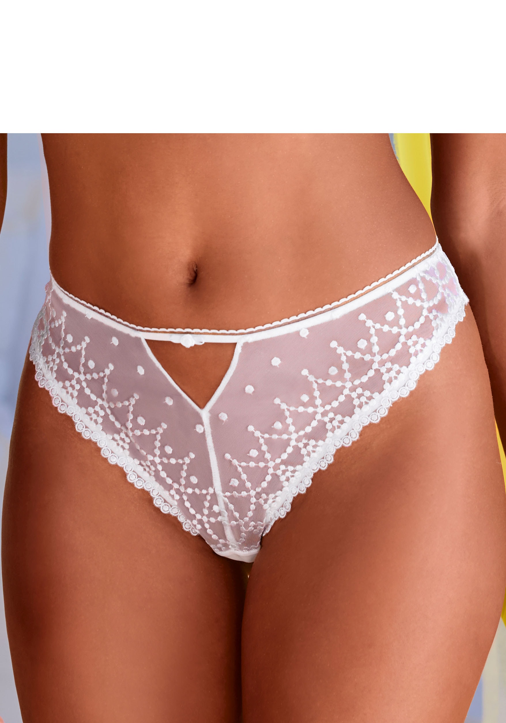 LASCANA String »Fabia« en dentelle brodée noble à l’aspect légèrement transparent