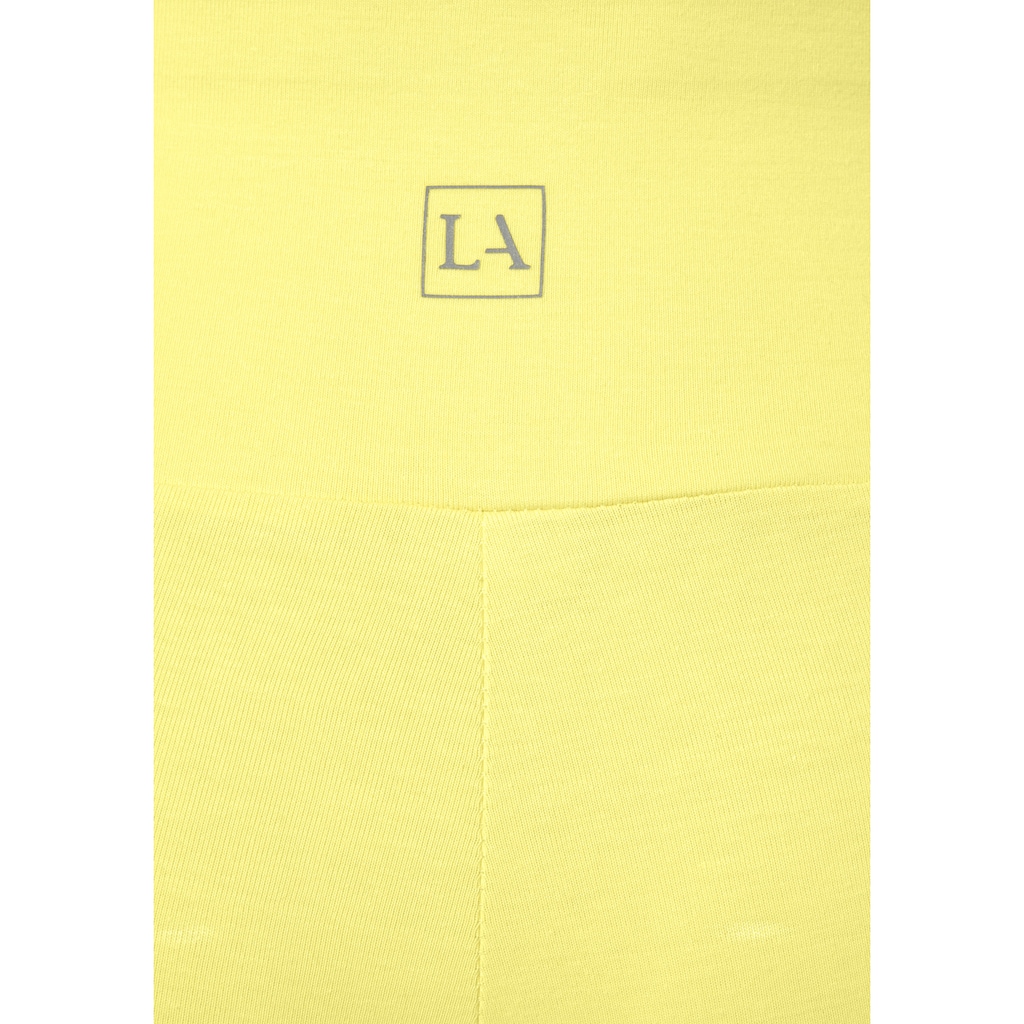 LASCANA Shorts, mit breitem Bündchen und Logodruck, Loungewear