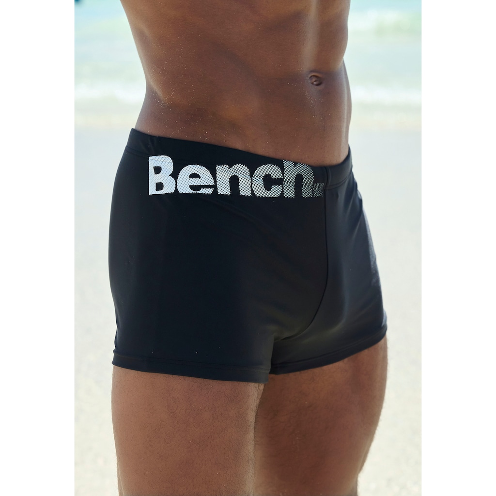 Bench. Boxer-Badehose, mit Bench-Schriftzug
