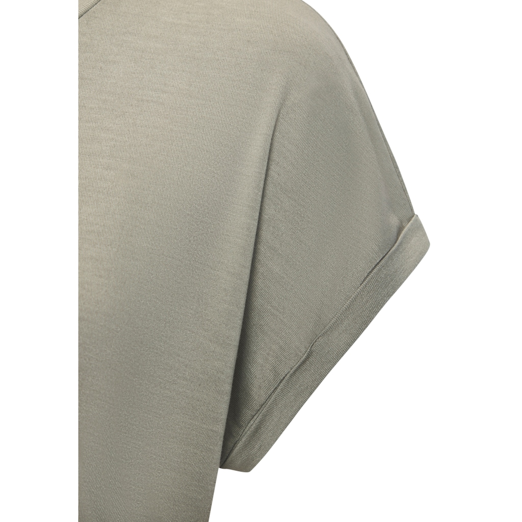 LASCANA Kurzarmshirt »mit schimmerndem Blumenprint«, aus elastischer Viskose-Qualität