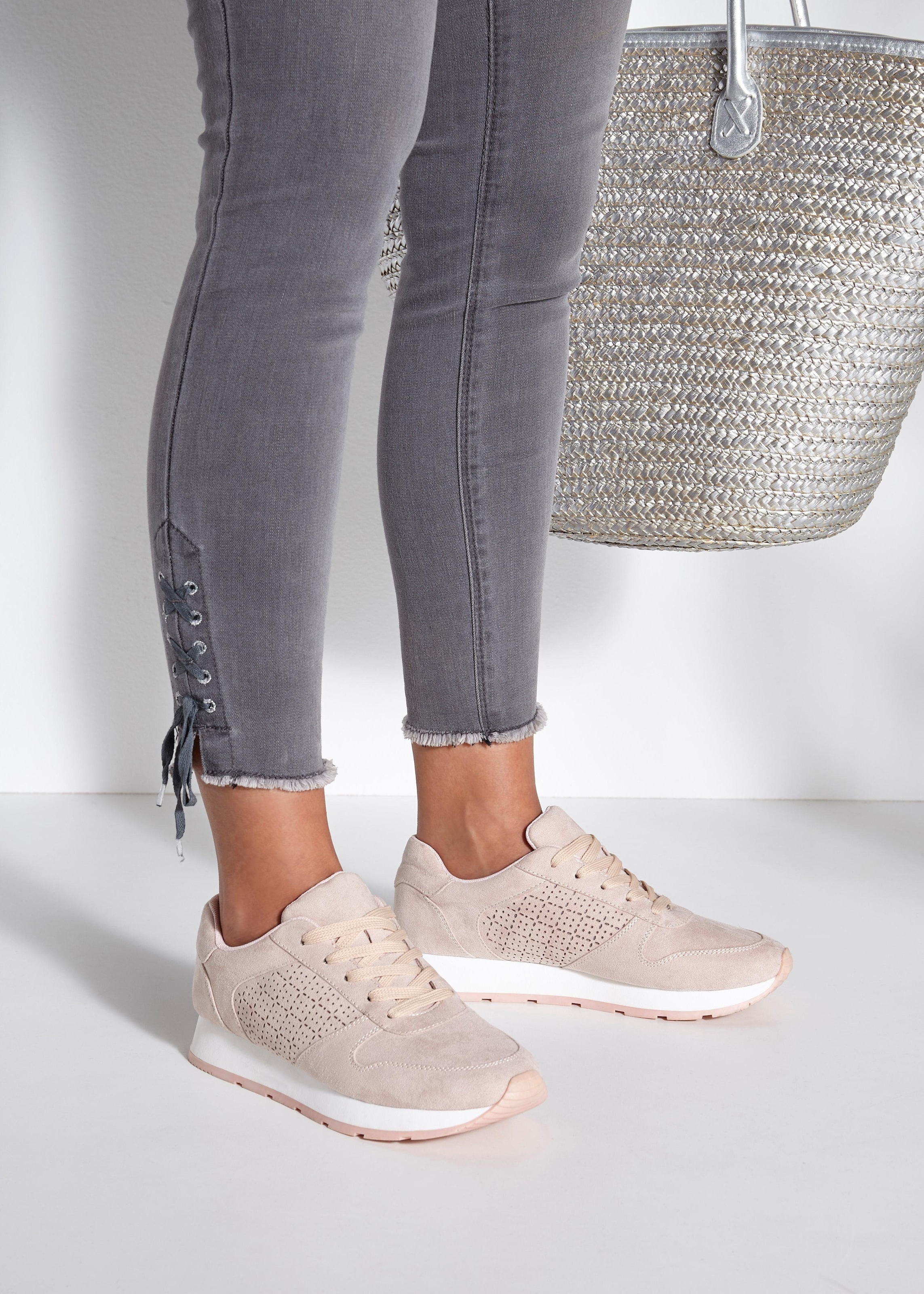 LASCANA Sneaker, mit filigranen Cut-Outs, Schnürhalbschuh, Freizeitschuh VEGAN