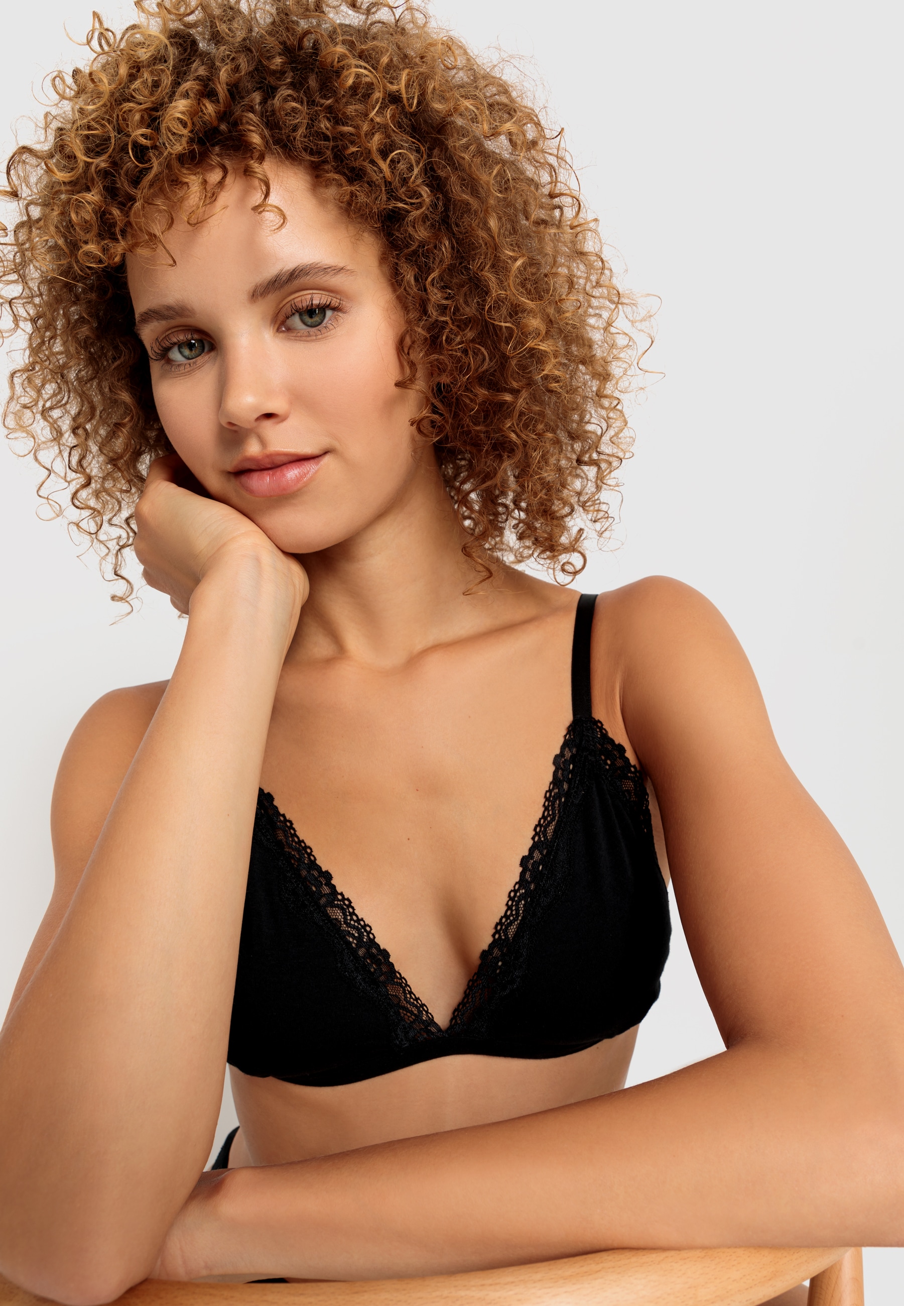 LSCN by LASCANA Bralette, mit zarter Spitzenkante