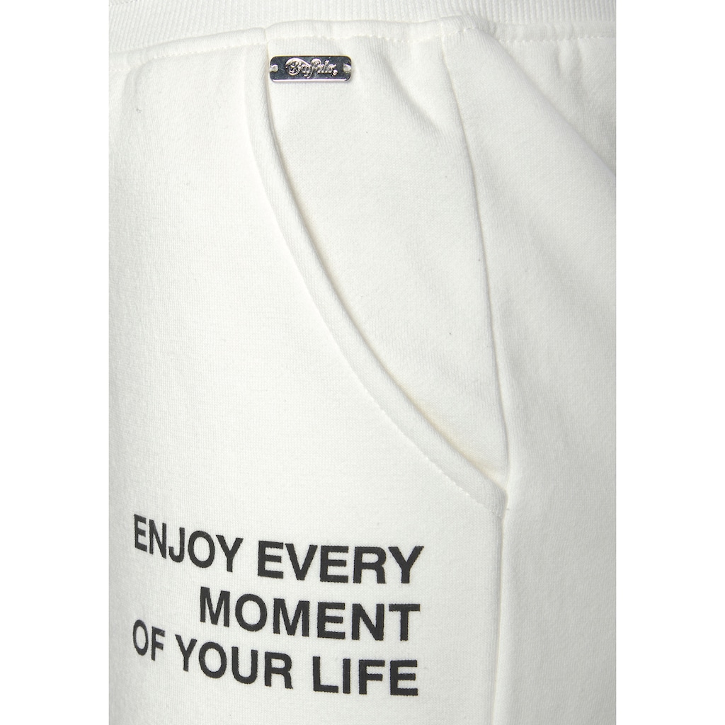 Buffalo Sweatshorts, mit Statement Druck, Loungewear