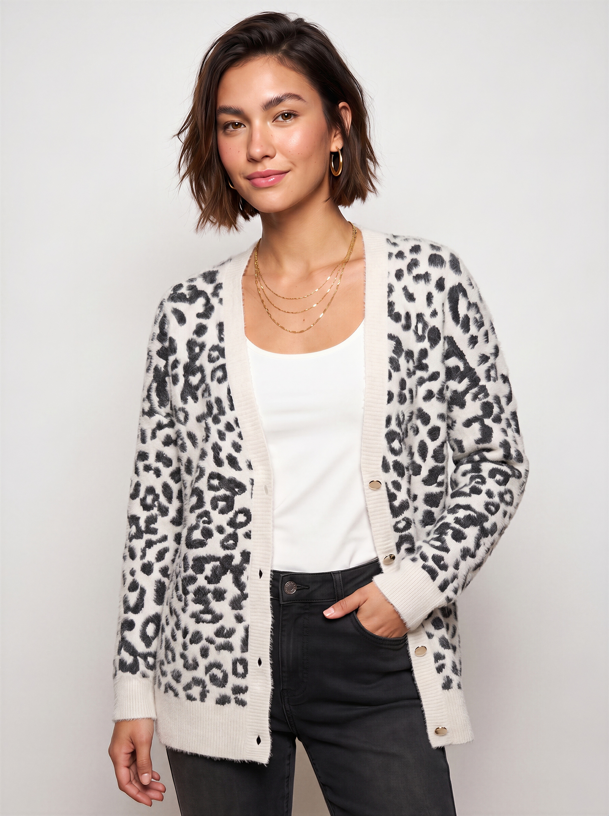 LASCANA Strickjacke »in flauschiger Qualität mit Leomuster und lässiger Oversize-Form« Cardigan mit Leomuster, Oversize-Strickjacke mit Animalmuster