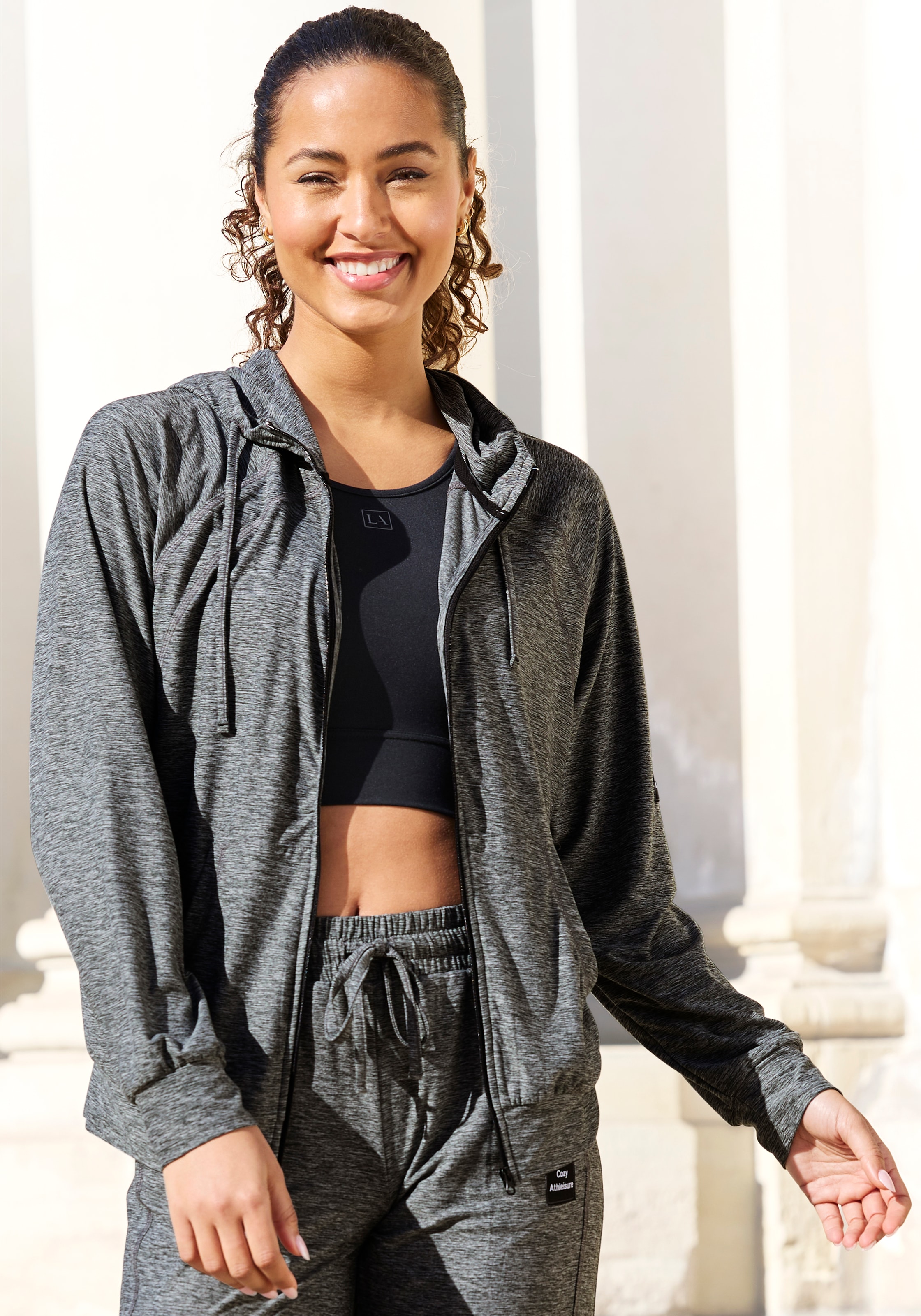 Vivance active Funktions-Kapuzensweatjacke mit Teilungsnähten und geteilte Kängurutasche