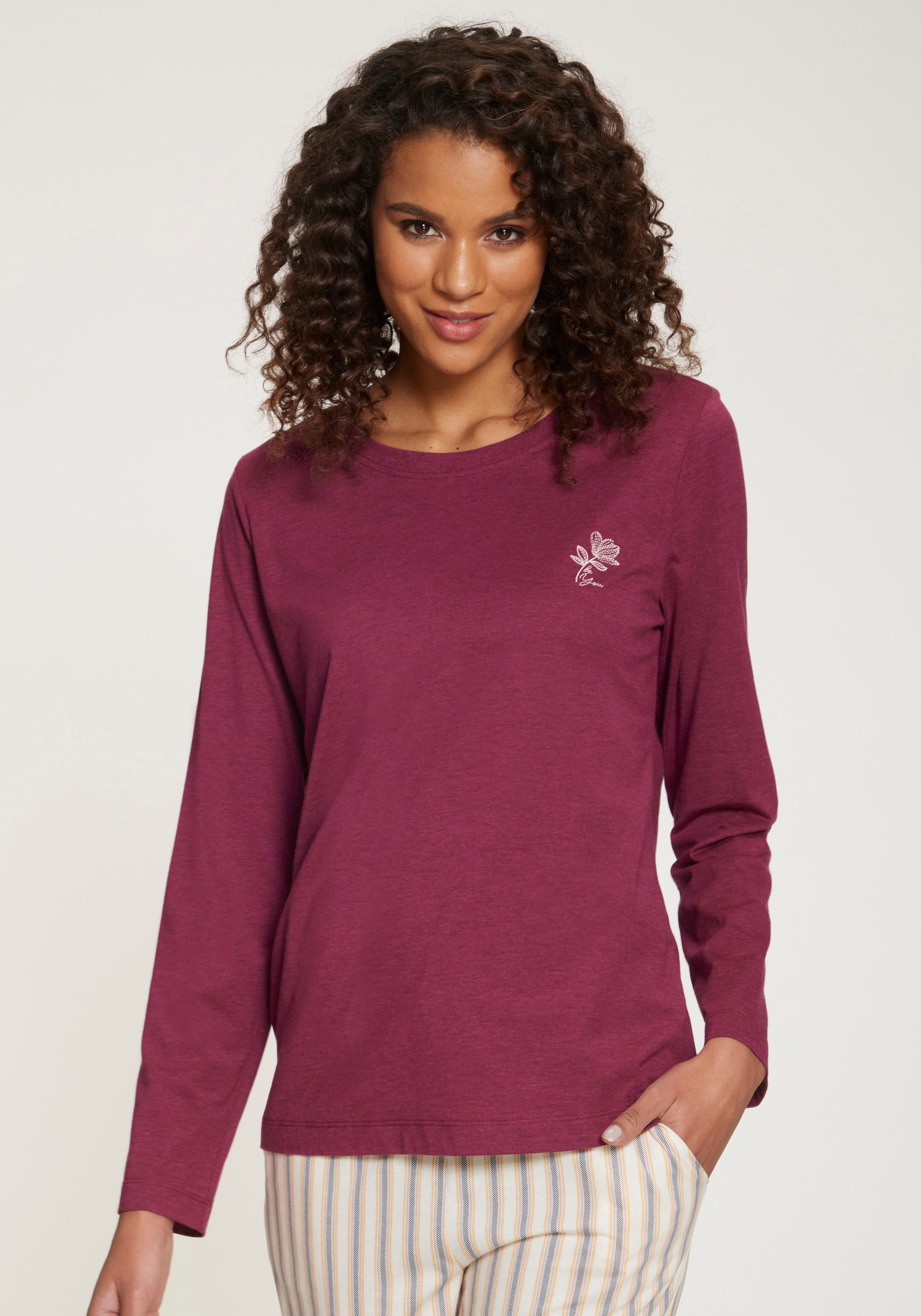 s.Oliver Langarmshirt mit kleiner Blumen-Stickerei