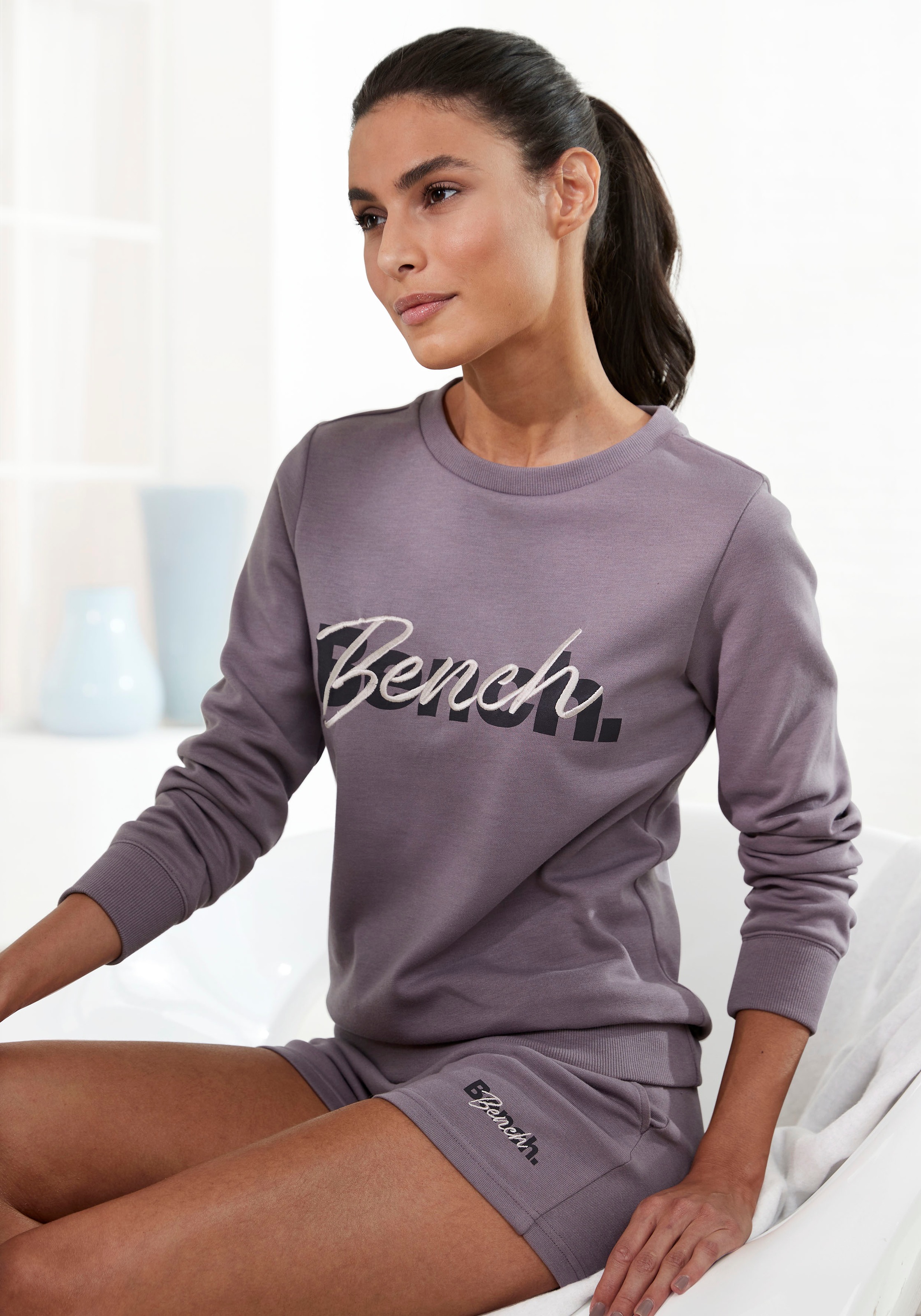 Bench. Loungewear Sweatshirt, mit Logodruck und Stickerei, Loungewear