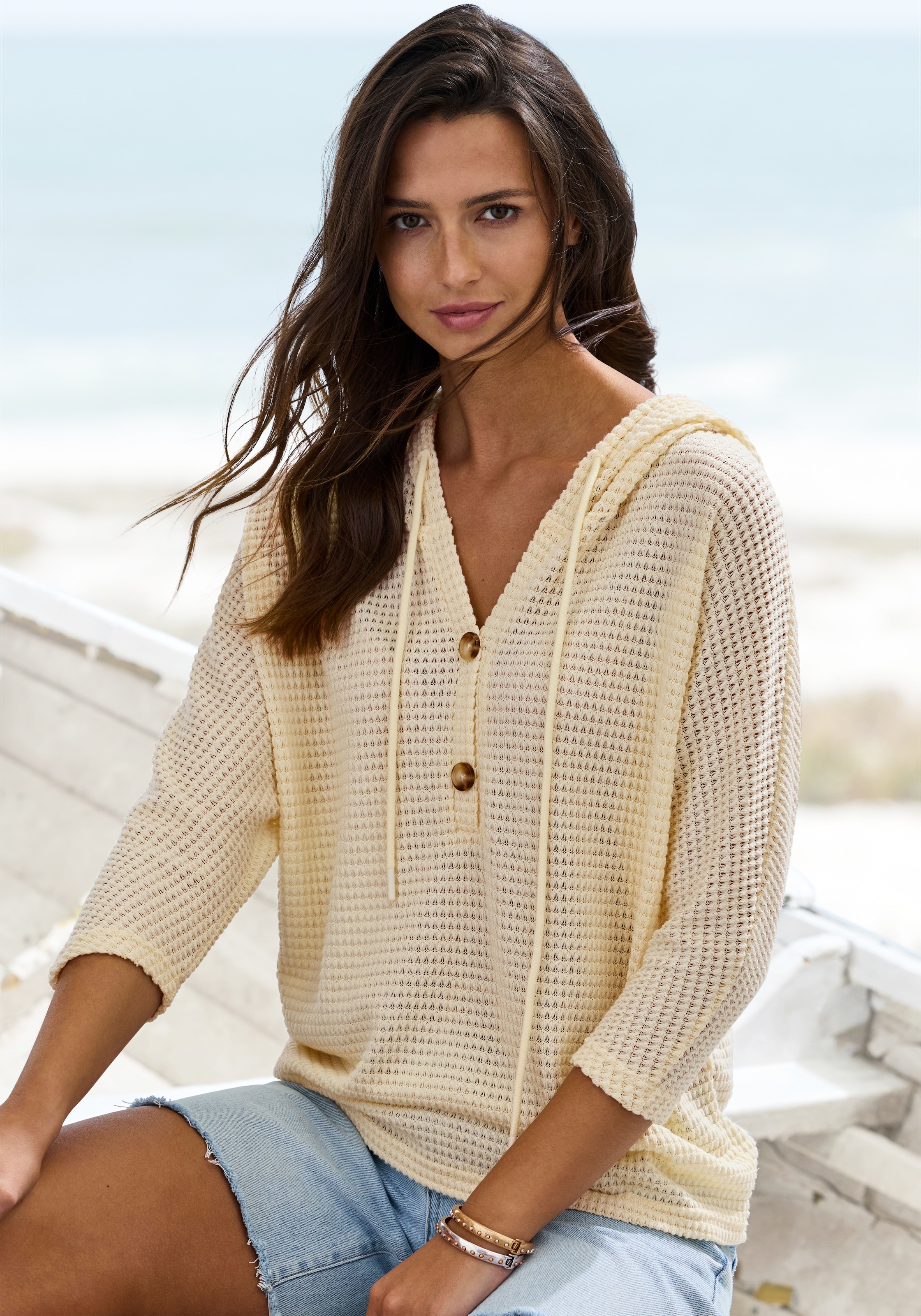 LASCANA 3/4-Arm-Shirt »aus sommerlichem Waffelstrick« mit Kapuze und Knopfleiste