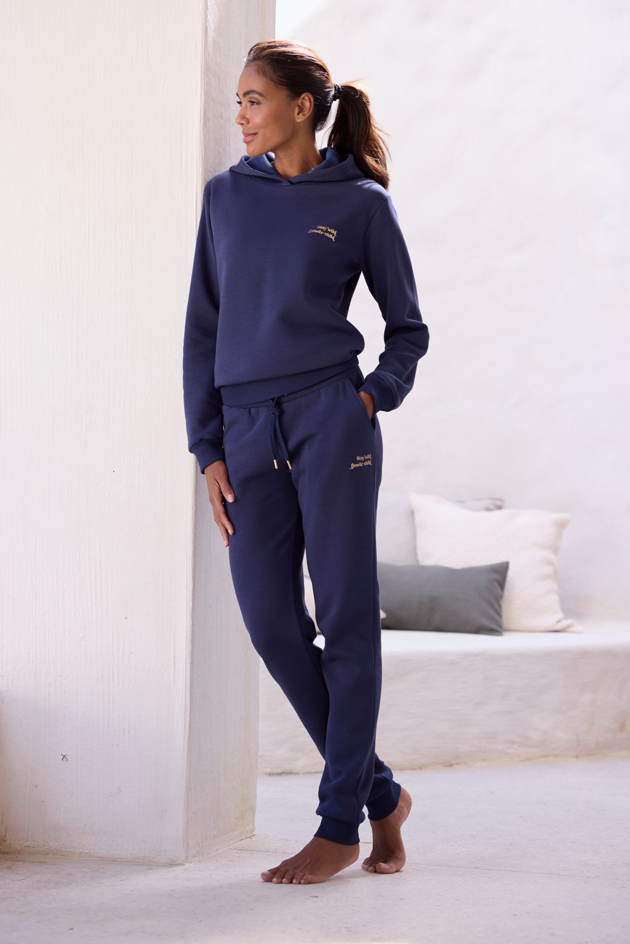 LASCANA Sweathose  mit glänzenden Foliendruck, Loungewear