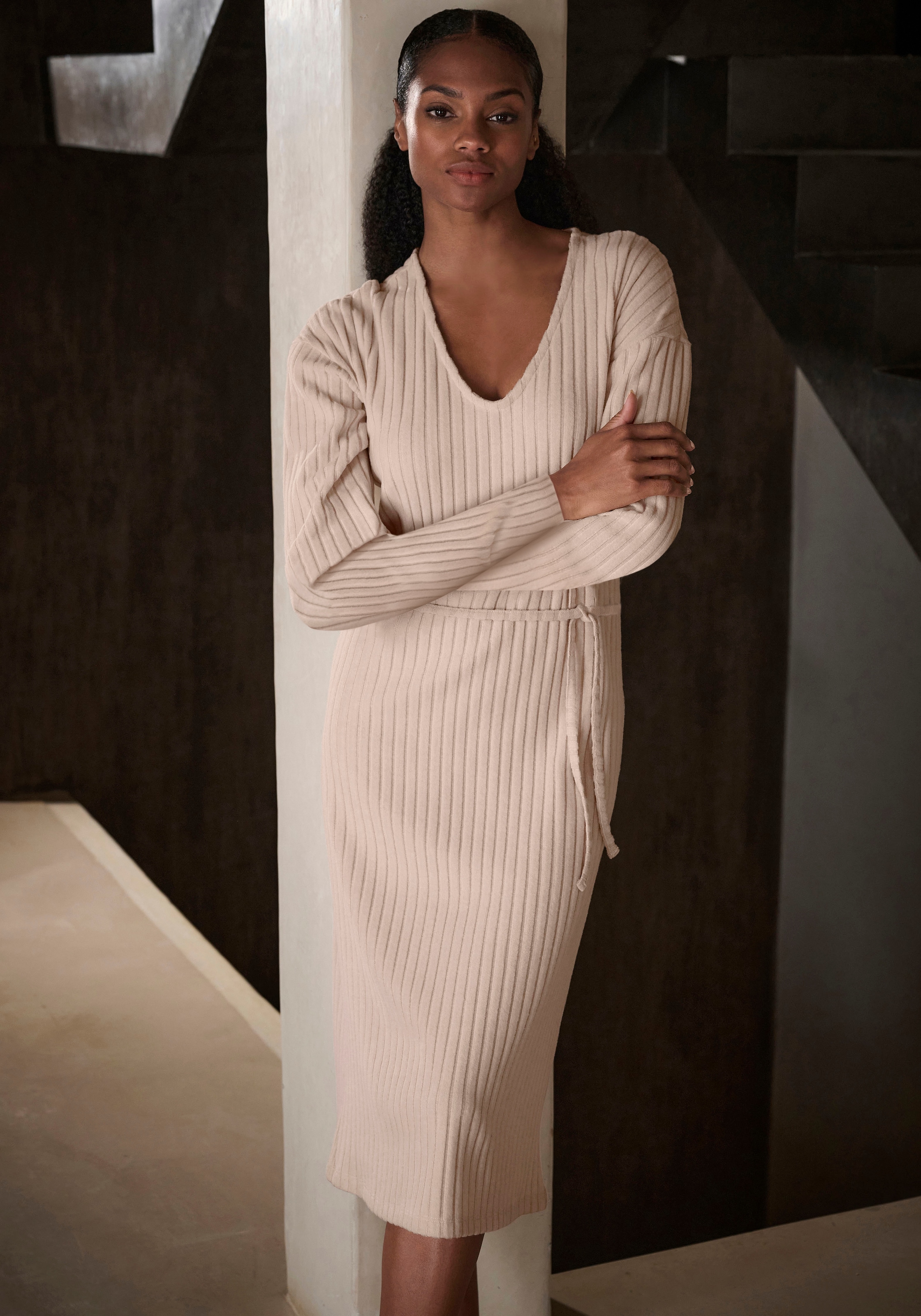 LASCANA Strickkleid Lounge-/ Rippkleid mit weiten Ärmeln und Taillenband, Loungewear