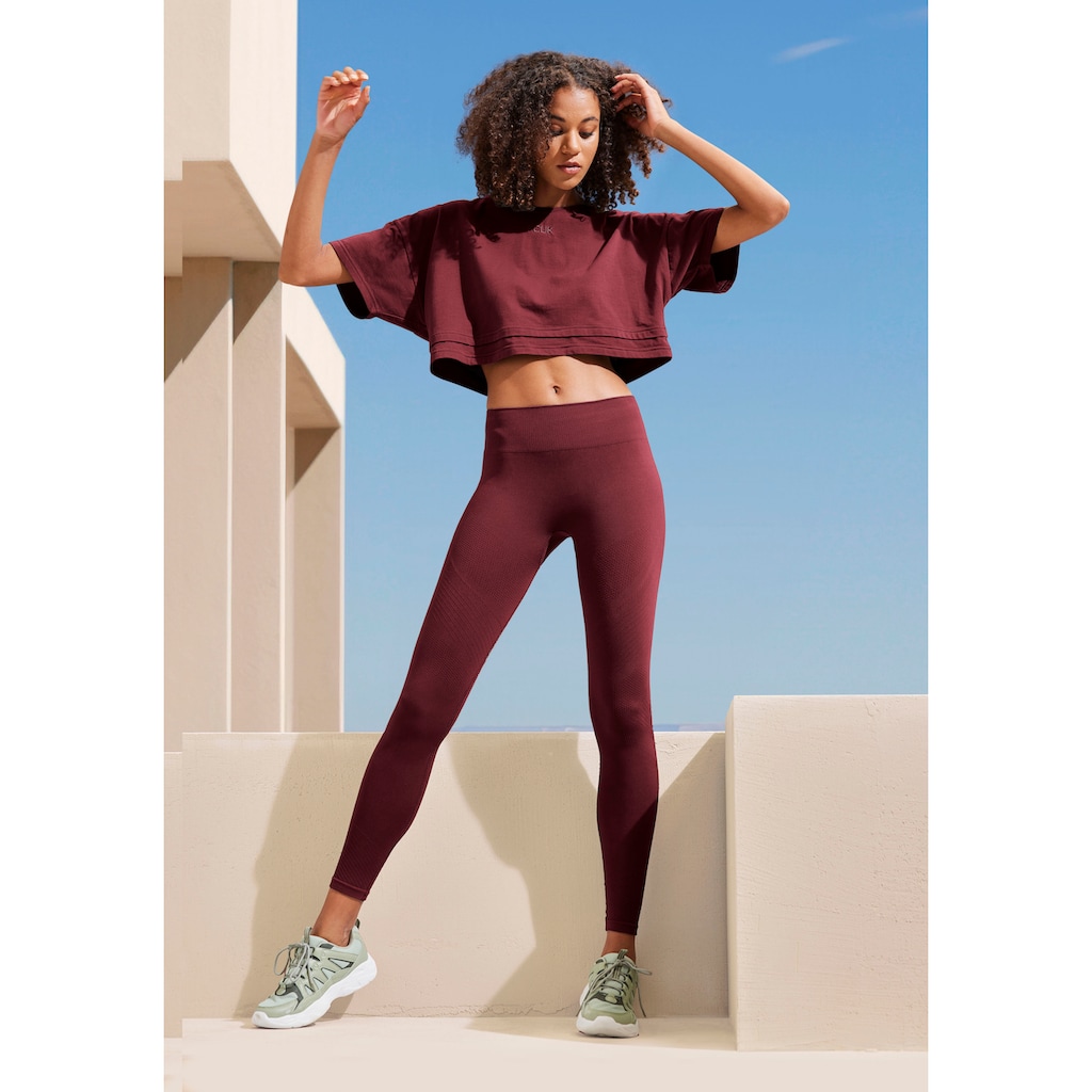LASCANA Kurzarmshirt, mit kastigem Schnitt und Lagen-Look