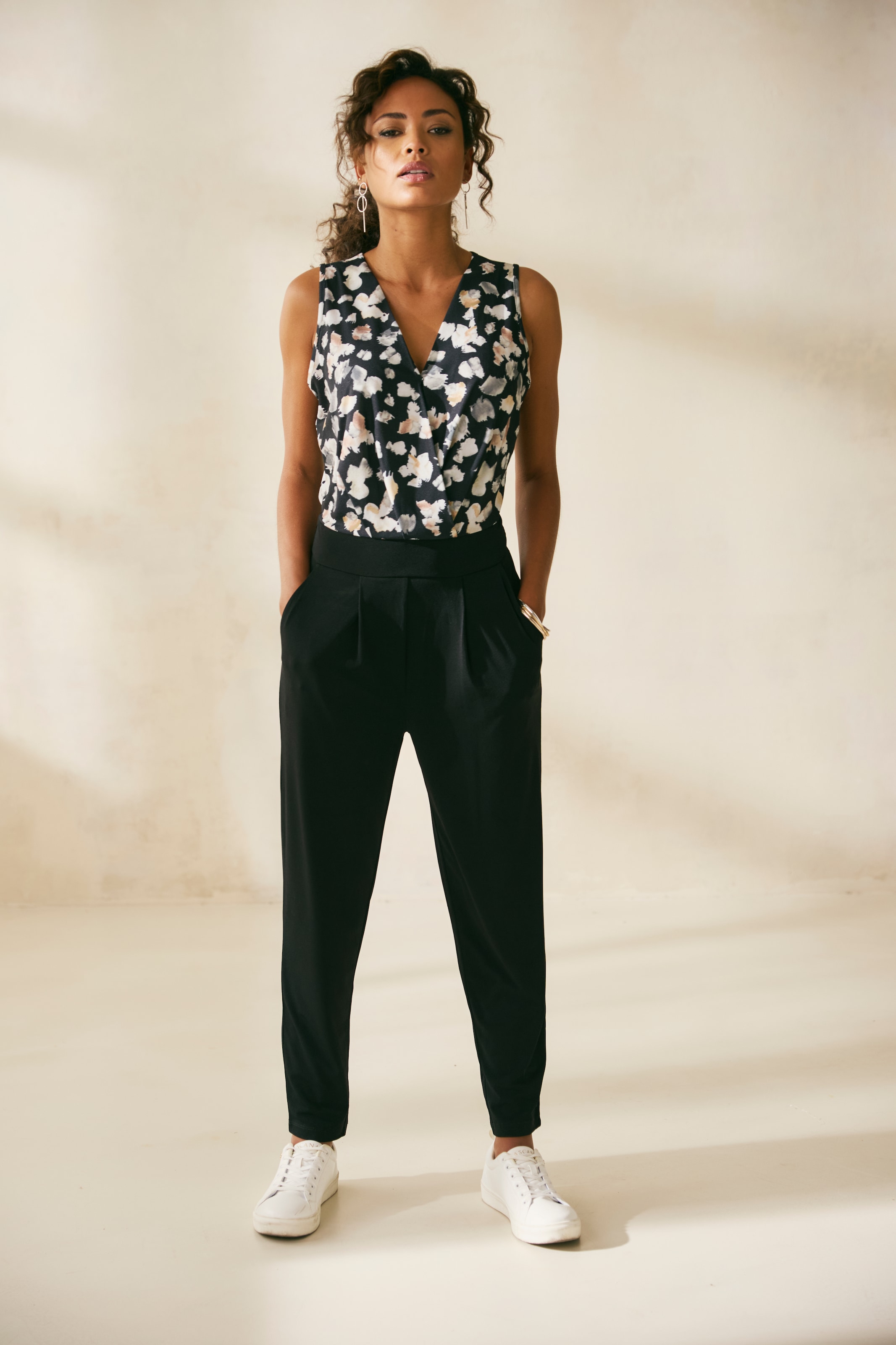 LASCANA Combinaison mit bedrucktem Oberteil, eleganter Jumpsuit, Business-Look, festlich